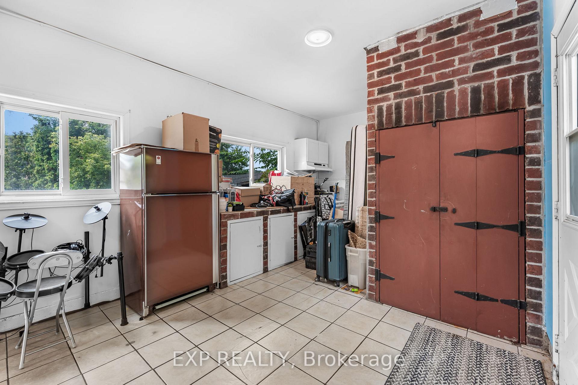 Photo 17 of 139 Wood Street E, Hamilton, North End — HOMEH