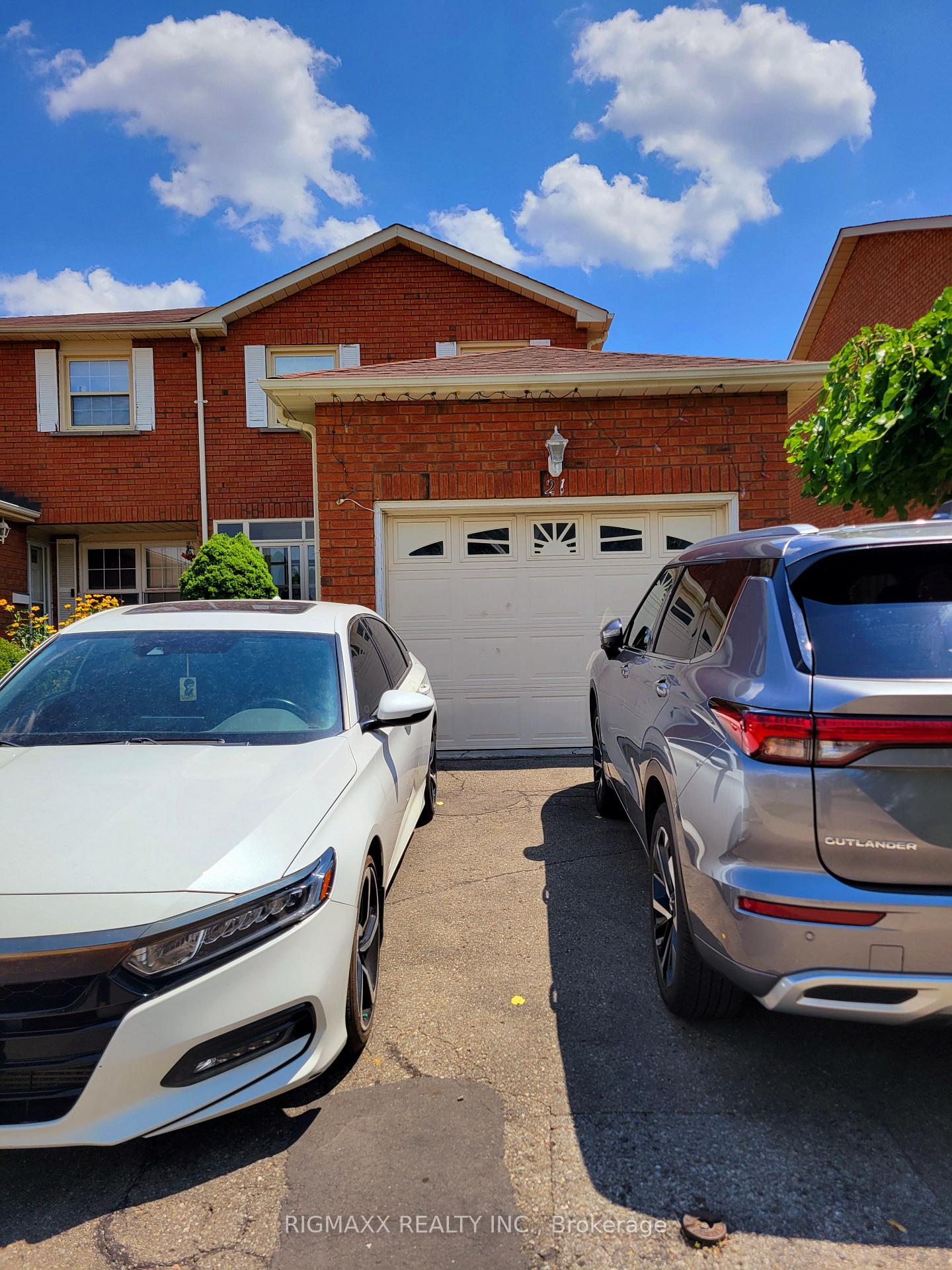 Photo 5 of 21 Tulip Drive, Brampton, Fletcher's Creek South — HOMEH