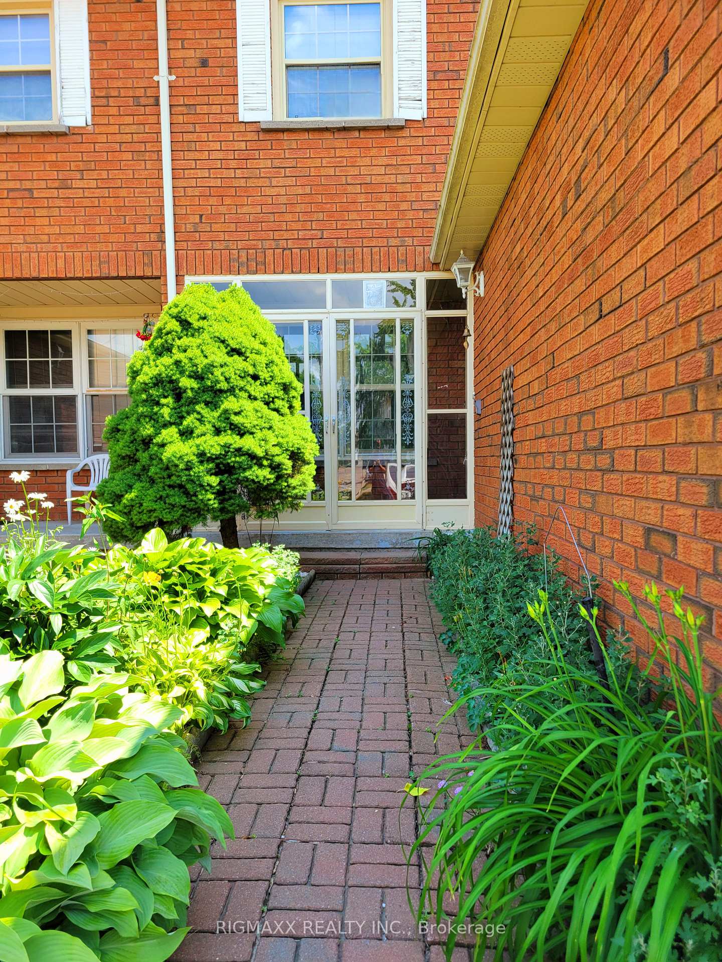 Photo 4 of 21 Tulip Drive, Brampton, Fletcher's Creek South — HOMEH