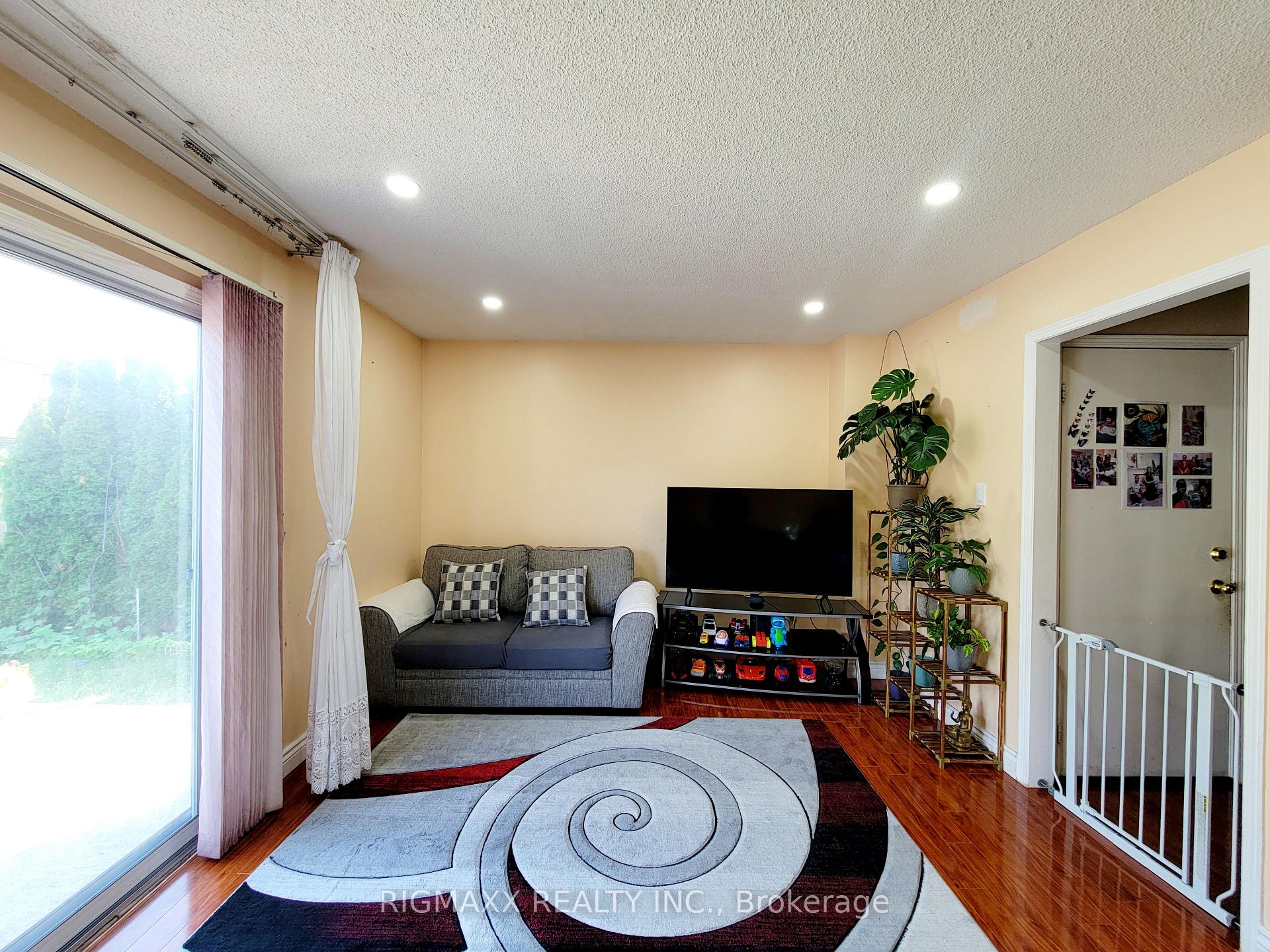 Photo 17 of 21 Tulip Drive, Brampton, Fletcher's Creek South — HOMEH