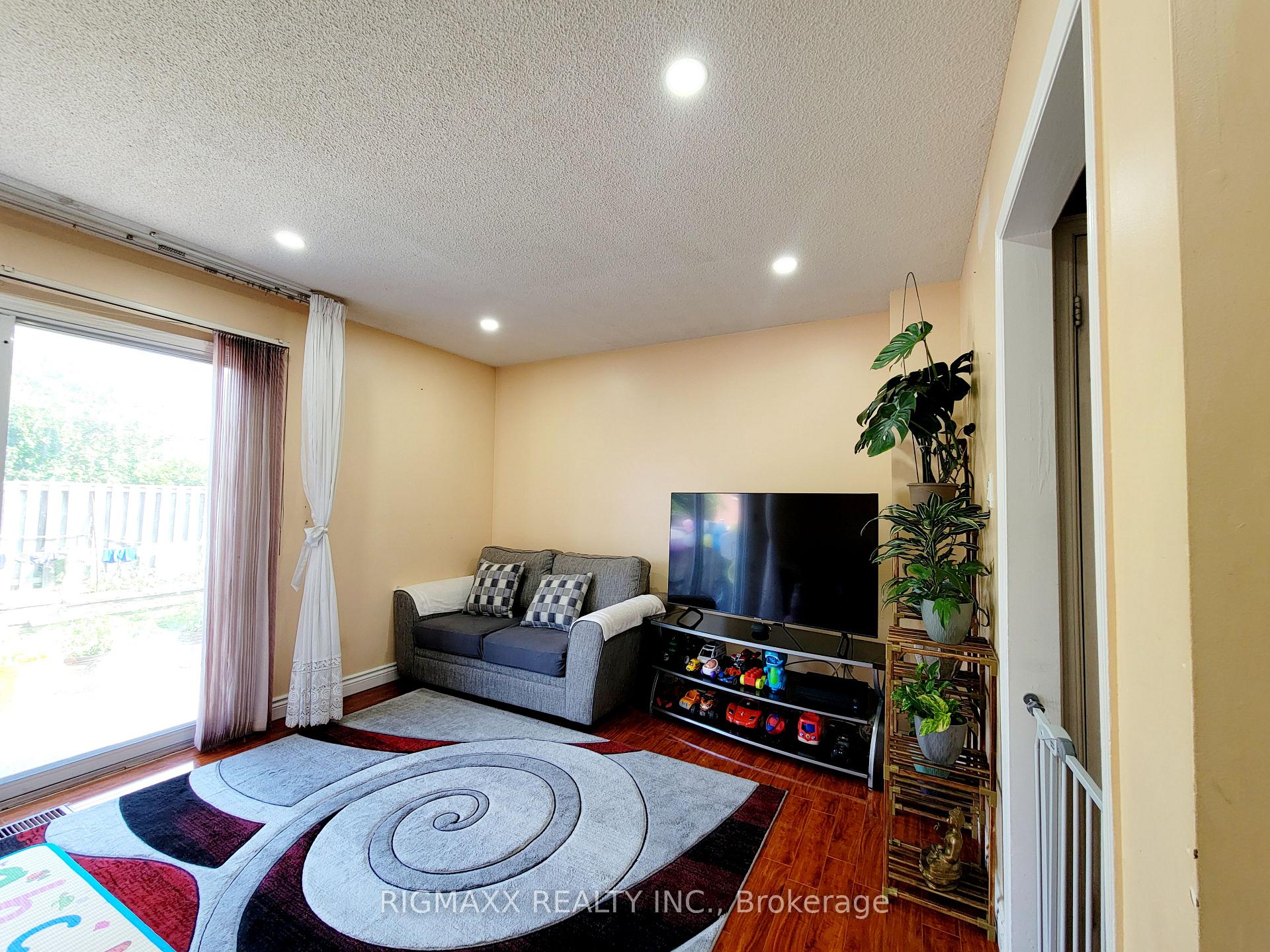 Photo 16 of 21 Tulip Drive, Brampton, Fletcher's Creek South — HOMEH