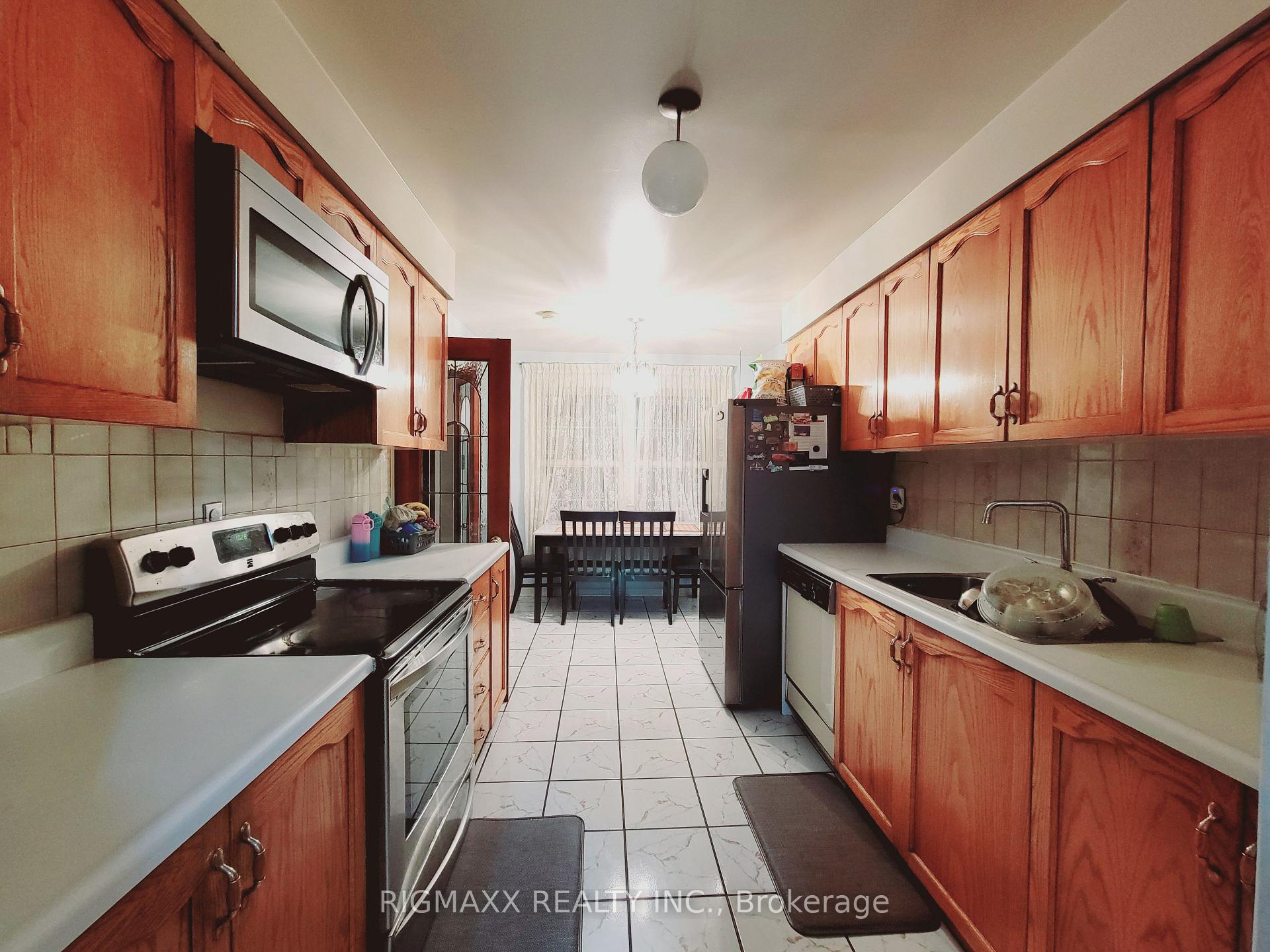 Photo 8 of 21 Tulip Drive, Brampton, Fletcher's Creek South — HOMEH