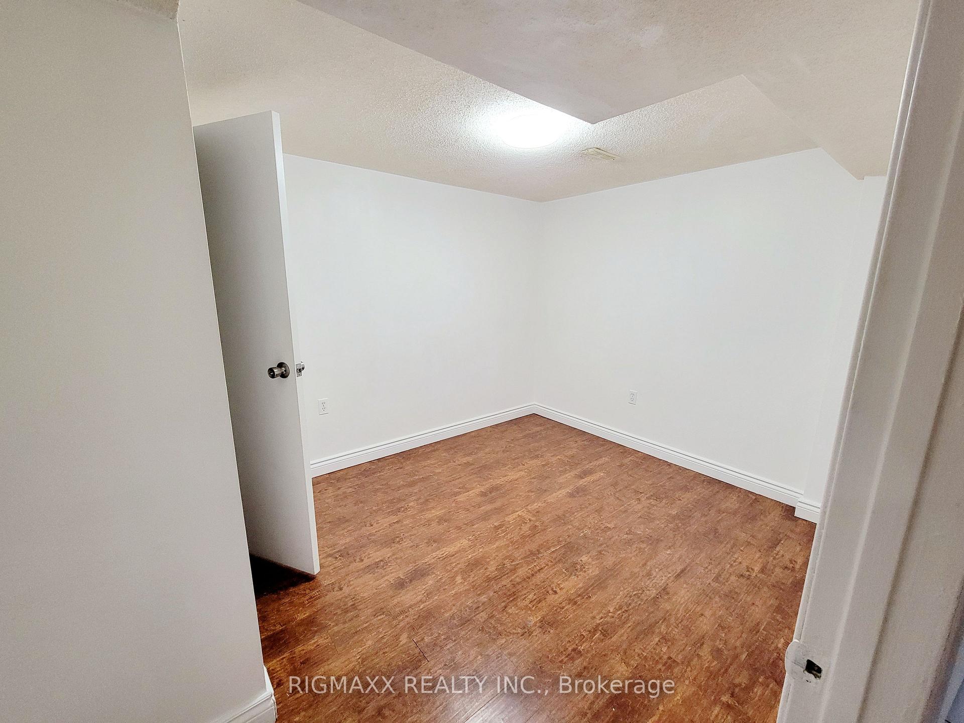 Photo 7 of 21 Tulip Drive, Brampton, Fletcher's Creek South — HOMEH