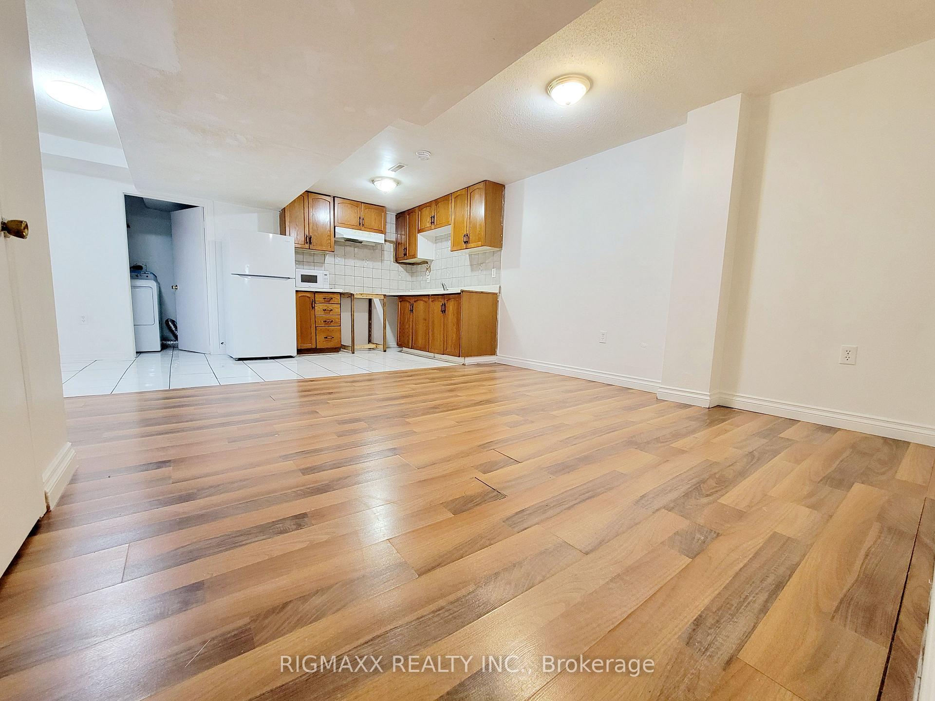 Photo 11 of 21 Tulip Drive, Brampton, Fletcher's Creek South — HOMEH