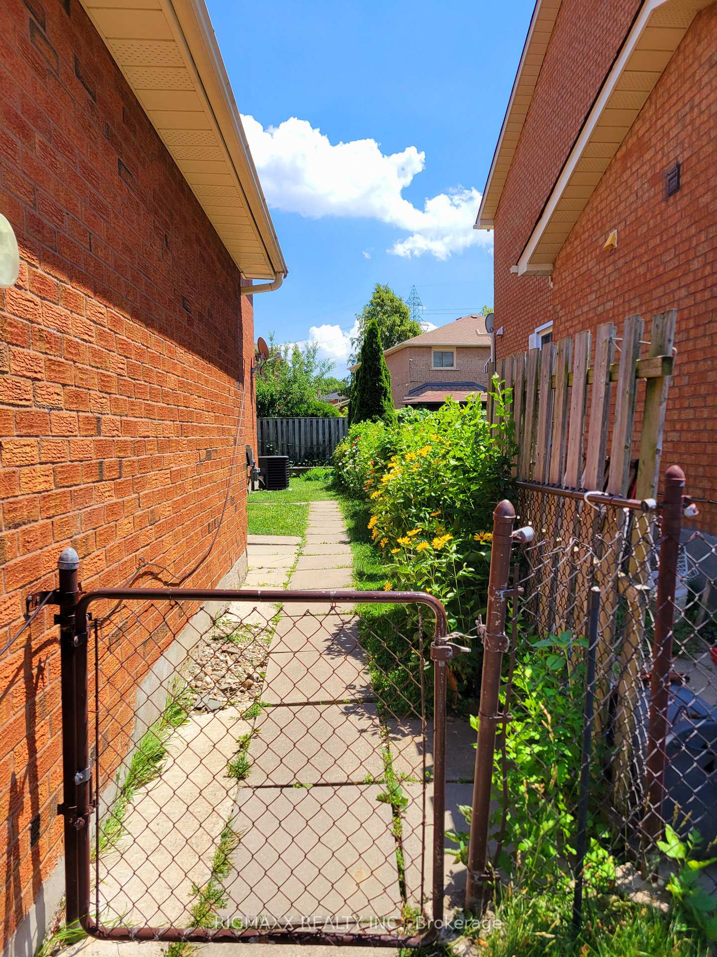 Photo 25 of 21 Tulip Drive, Brampton, Fletcher's Creek South — HOMEH
