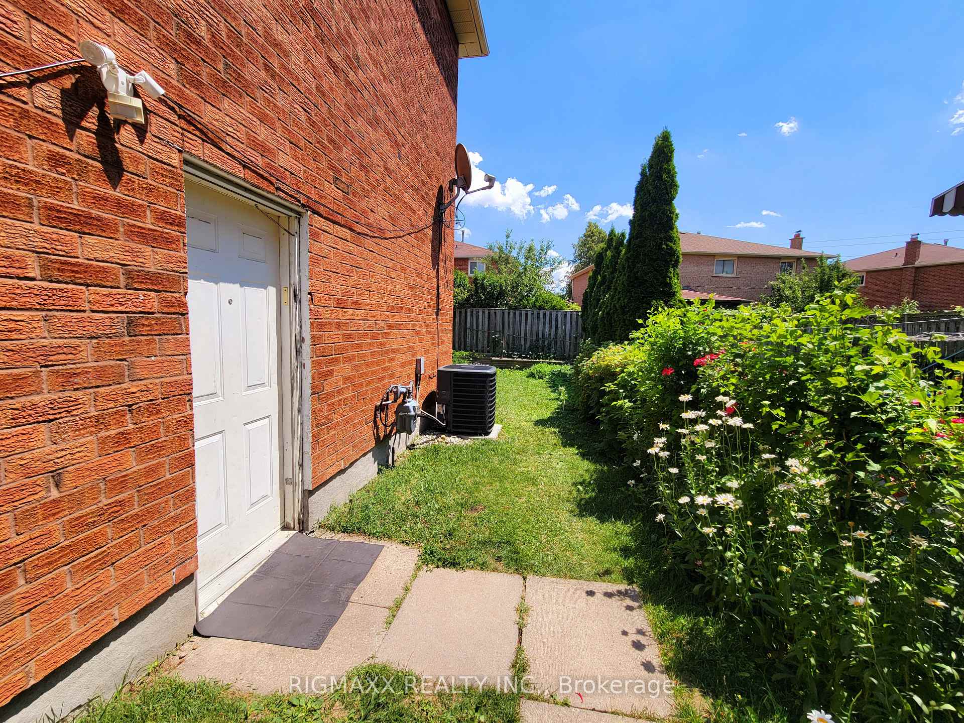 Photo 19 of 21 Tulip Drive, Brampton, Fletcher's Creek South — HOMEH
