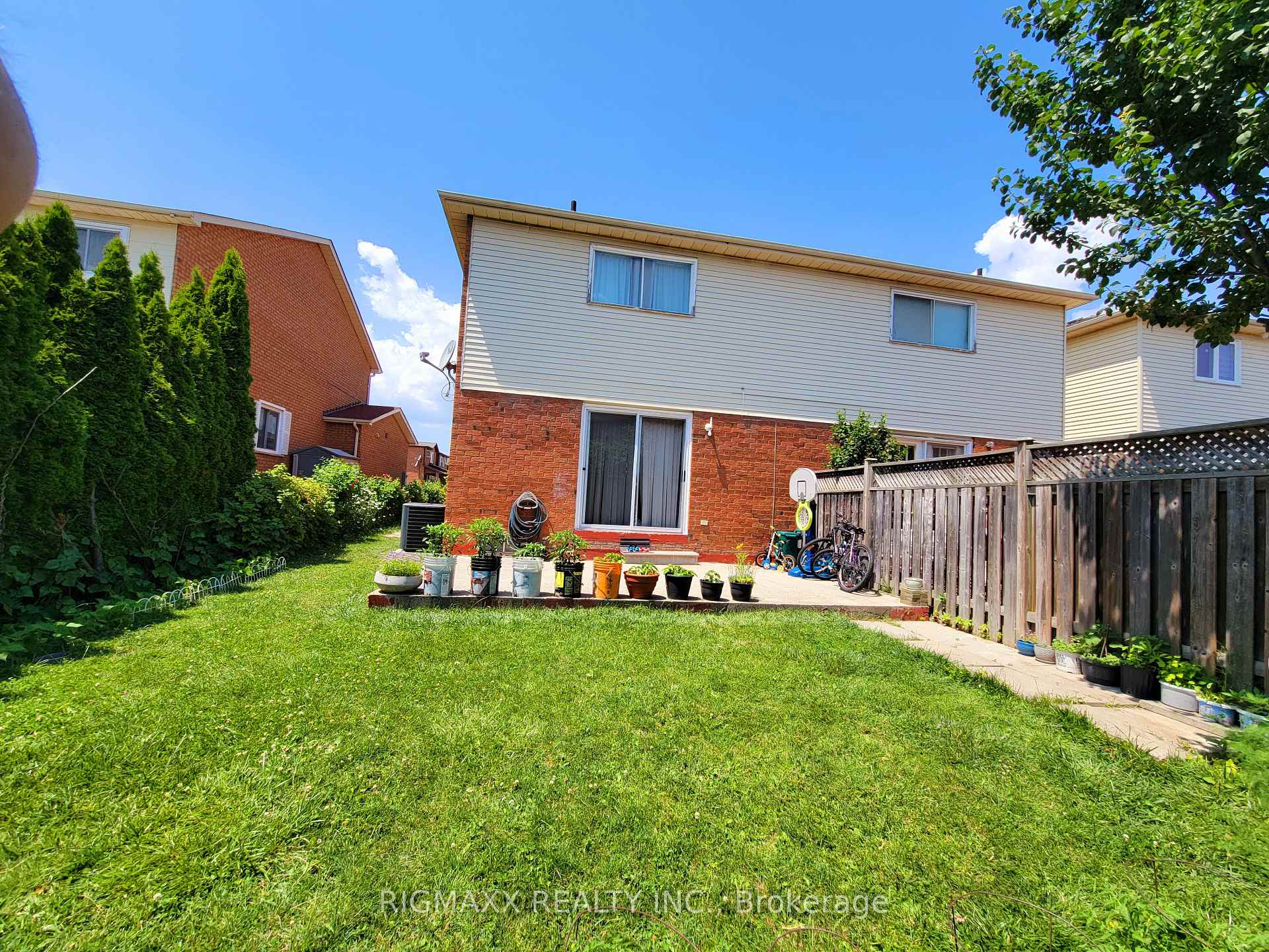 Photo 22 of 21 Tulip Drive, Brampton, Fletcher's Creek South — HOMEH