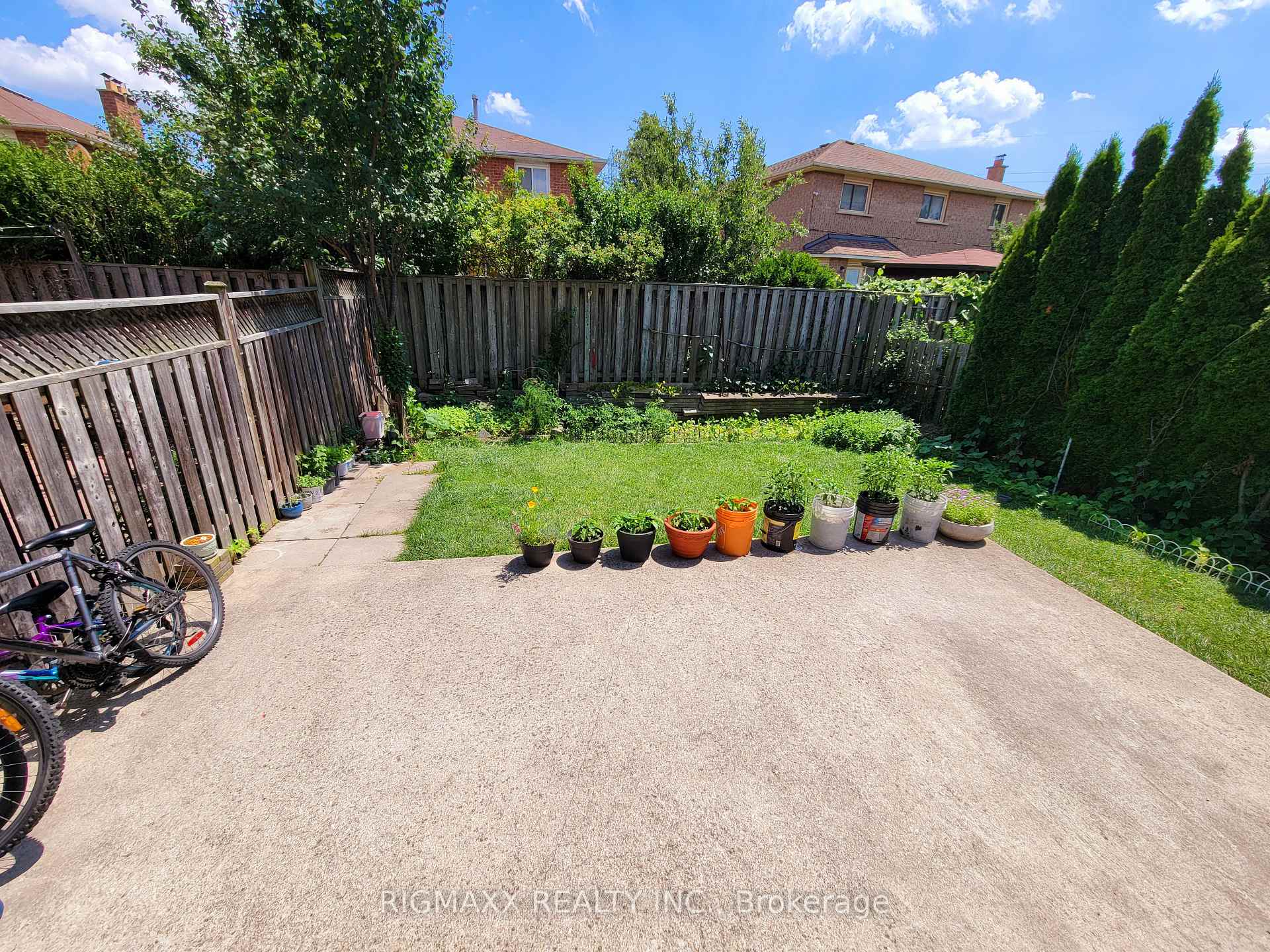Photo 10 of 21 Tulip Drive, Brampton, Fletcher's Creek South — HOMEH