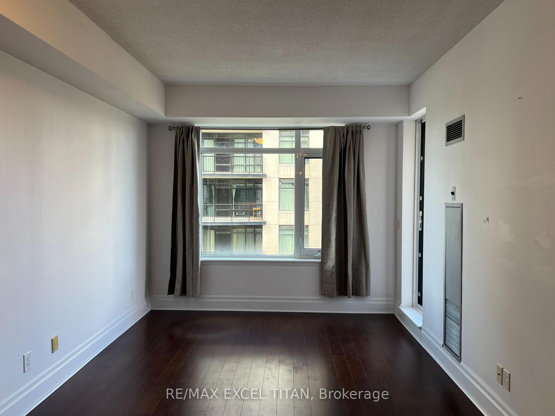 Photo 5 of Unit 607, 111 Upper Duke Crescent, Markham, Unionville — HOMEH