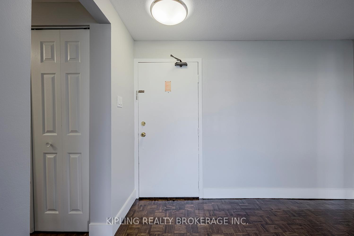 Photo 2 of Unit 211, 39 Willow Road, Guelph, Willow West/Sugarbush/West Acres — HOMEH