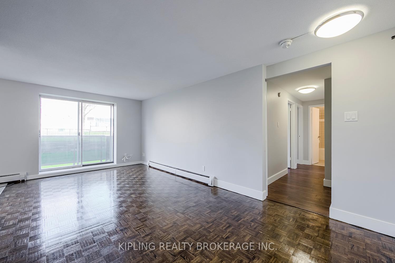 Photo 4 of Unit 211, 39 Willow Road, Guelph, Willow West/Sugarbush/West Acres — HOMEH