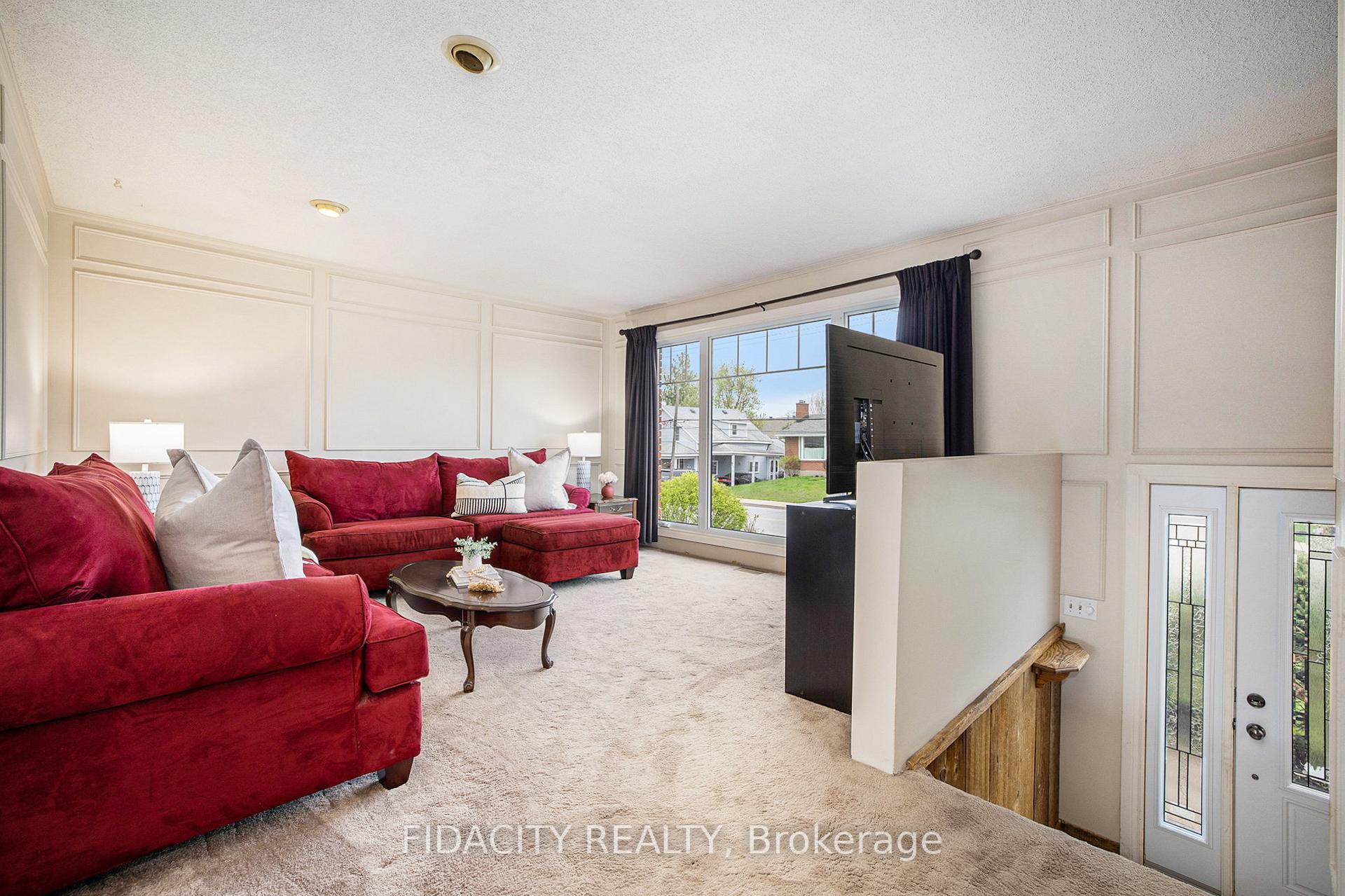 Photo 3 of 144 Napoleon Street, Carleton Place — HOMEH