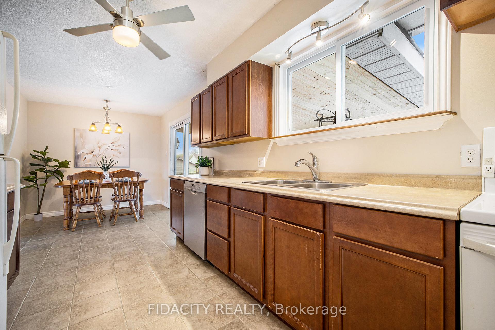 Photo 10 of 144 Napoleon Street, Carleton Place — HOMEH
