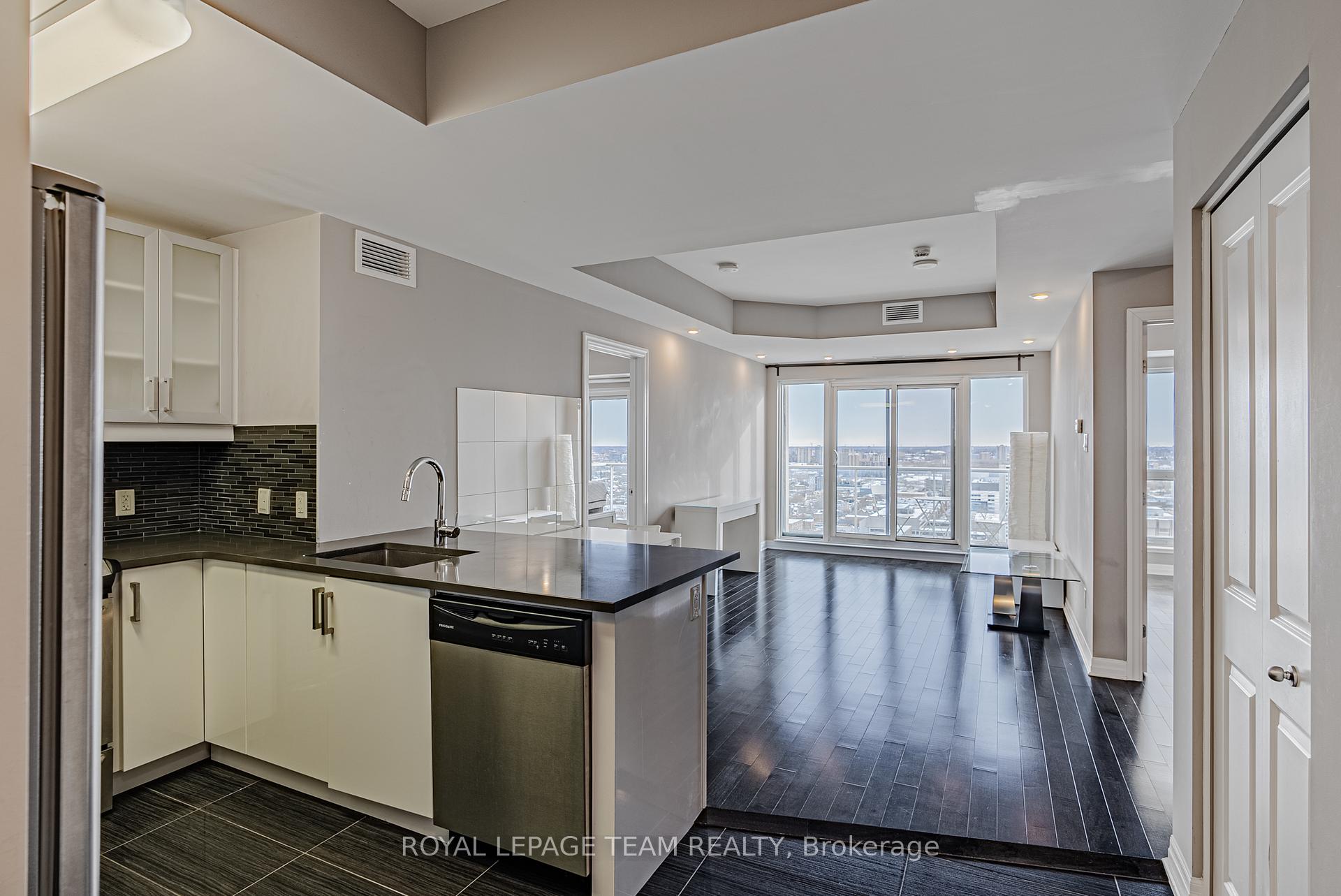 Front of Unit 2802, 195 Besserer Street