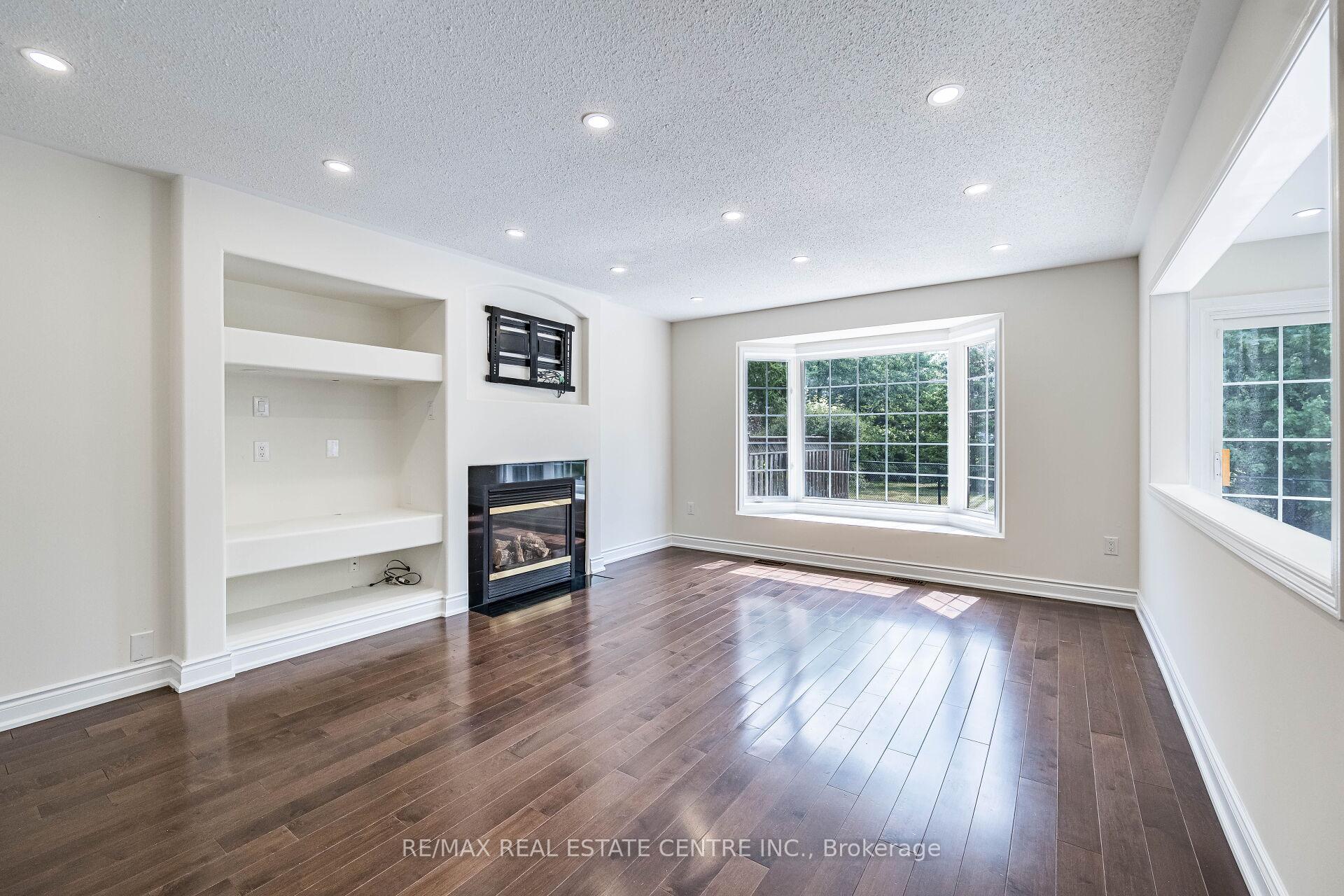 Photo 5 of 9 Sparta Drive, Brampton, Vales of Castlemore — HOMEH