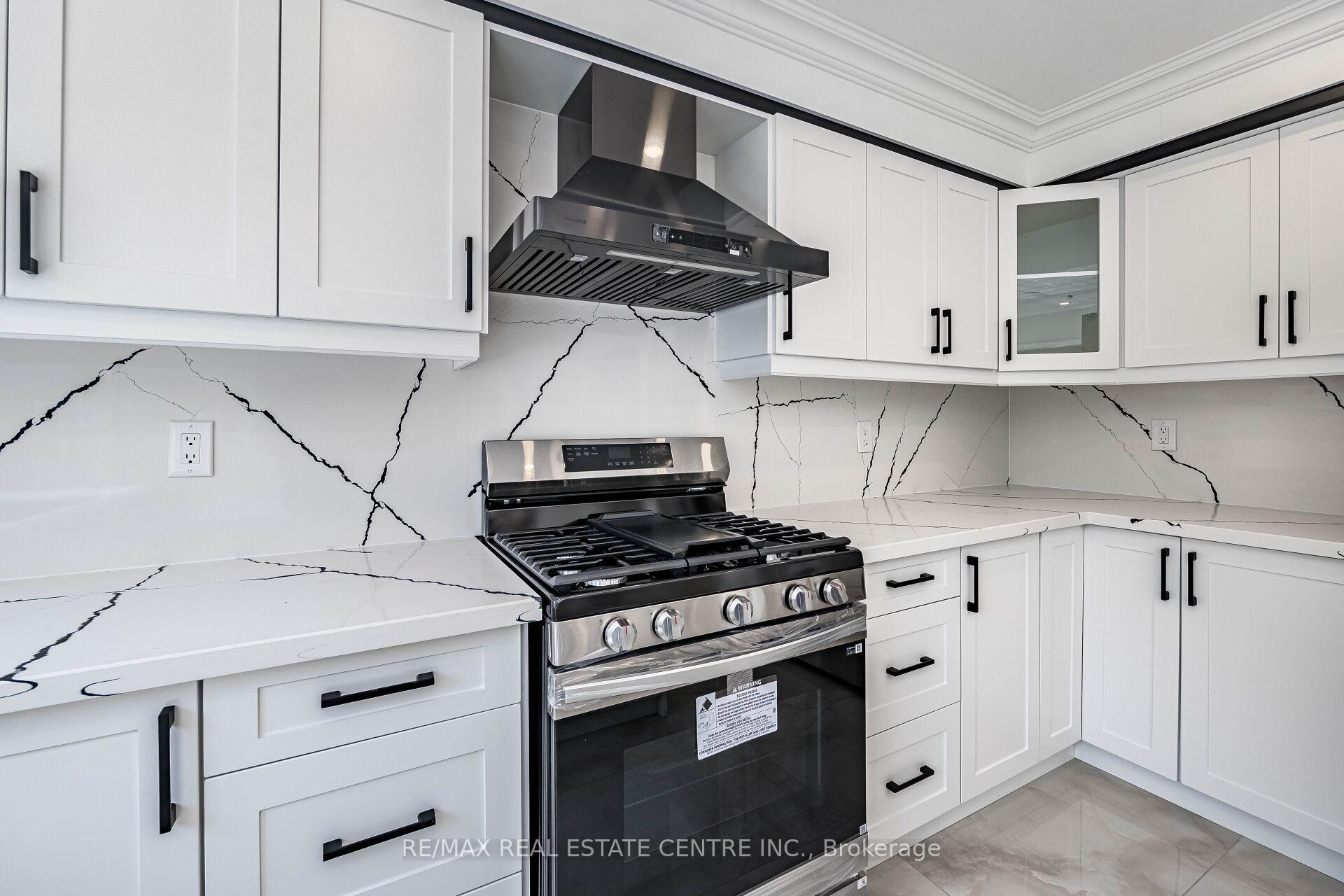 Photo 10 of 9 Sparta Drive, Brampton, Vales of Castlemore — HOMEH