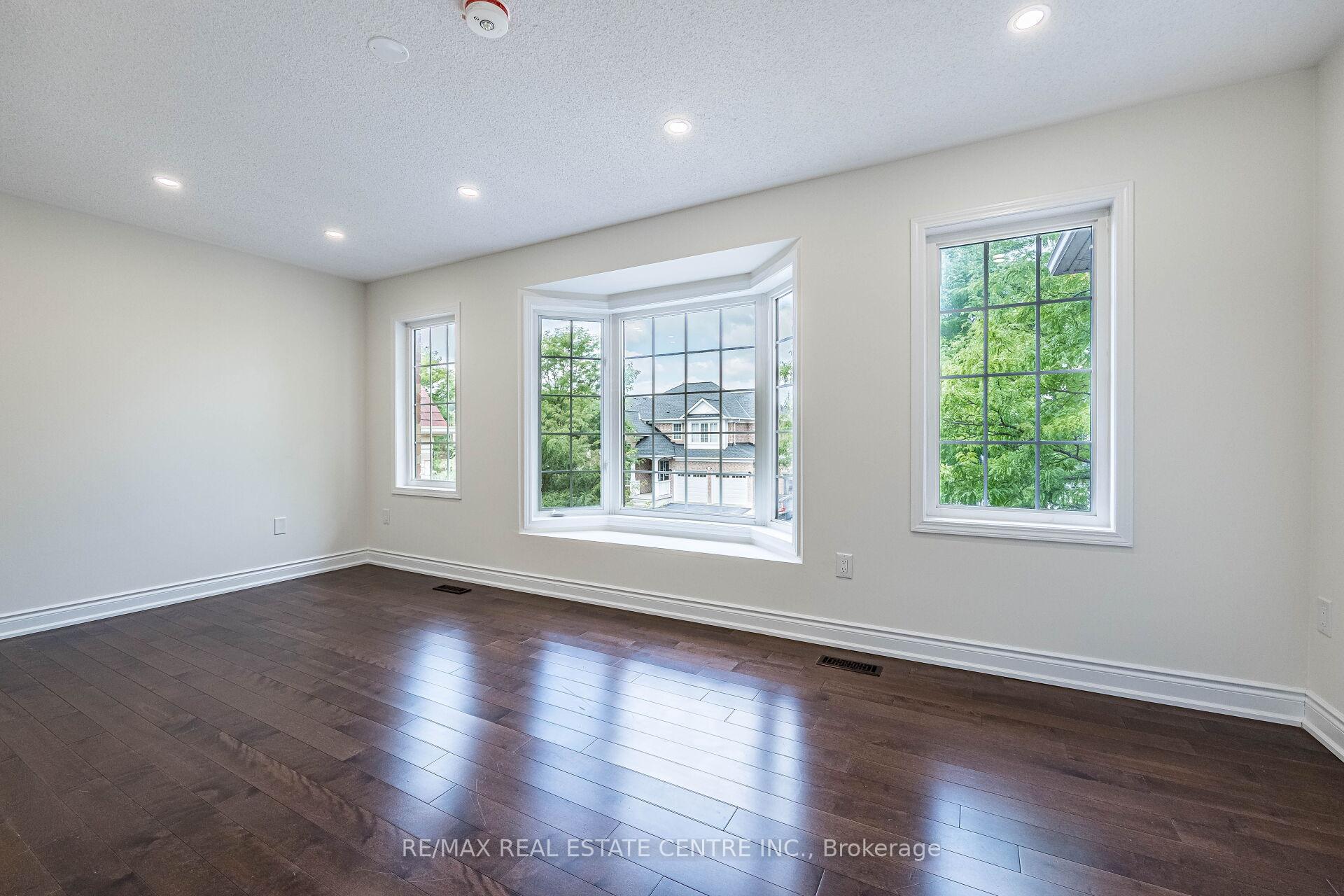 Photo 23 of 9 Sparta Drive, Brampton, Vales of Castlemore — HOMEH