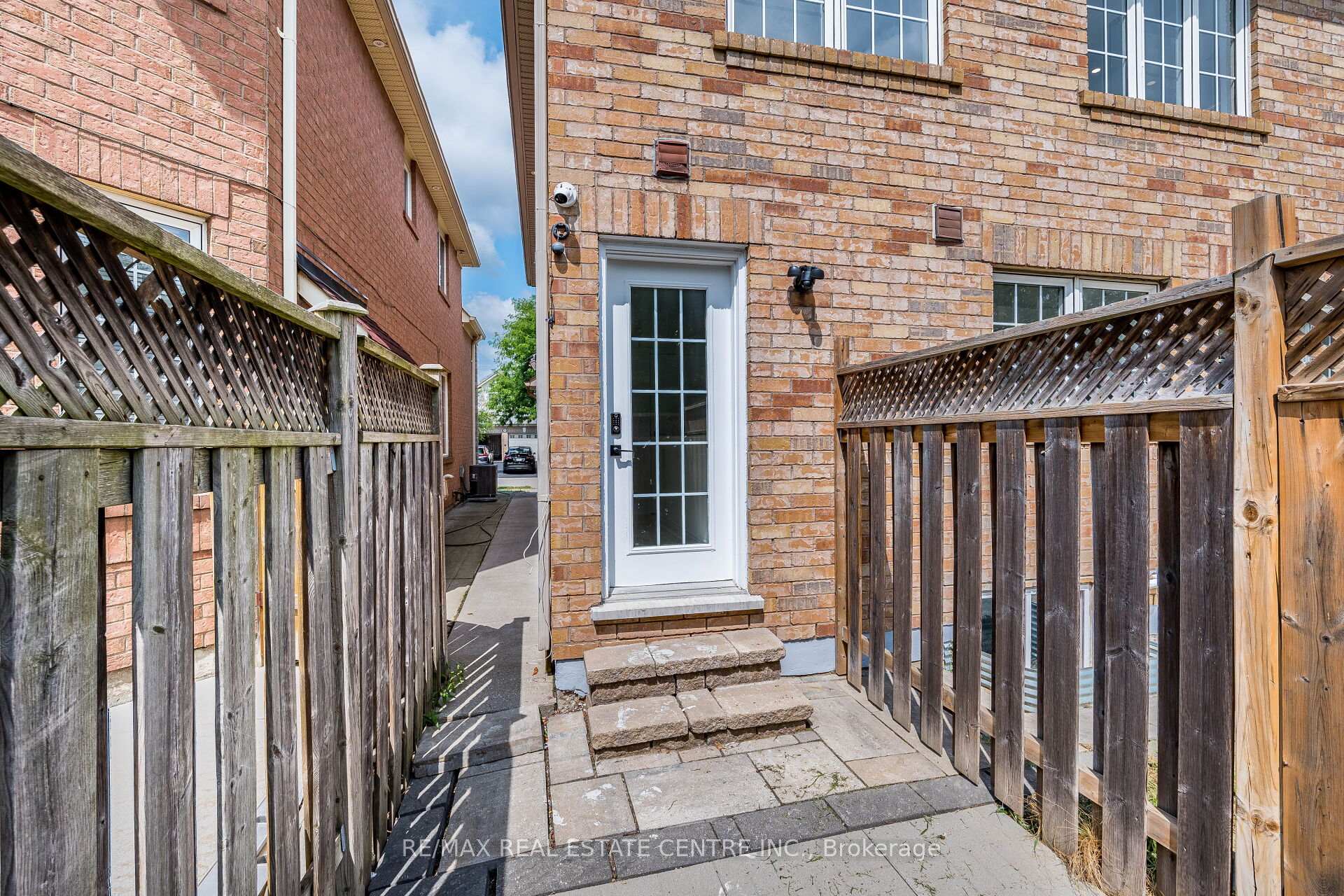 Photo 26 of 9 Sparta Drive, Brampton, Vales of Castlemore — HOMEH