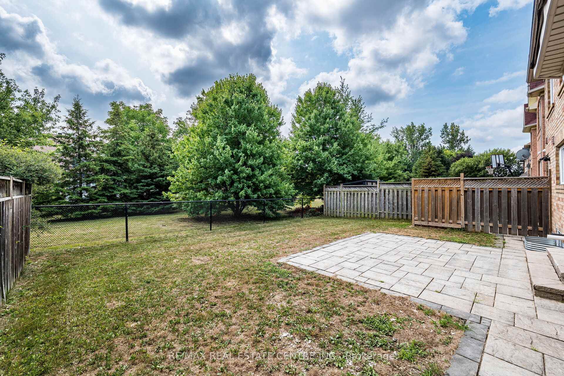 Photo 35 of 9 Sparta Drive, Brampton, Vales of Castlemore — HOMEH