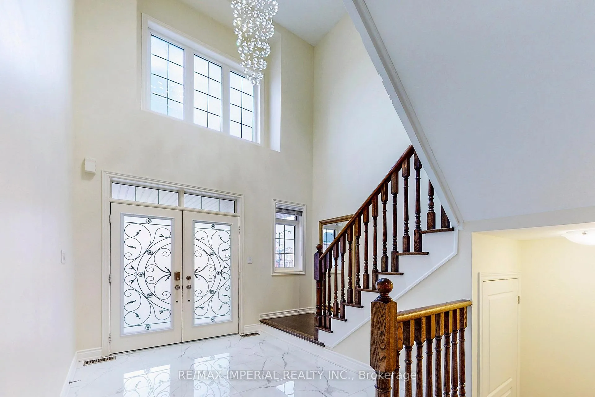 Photo 3 of 532 Barons Street, Vaughan, Kleinburg — HOMEH