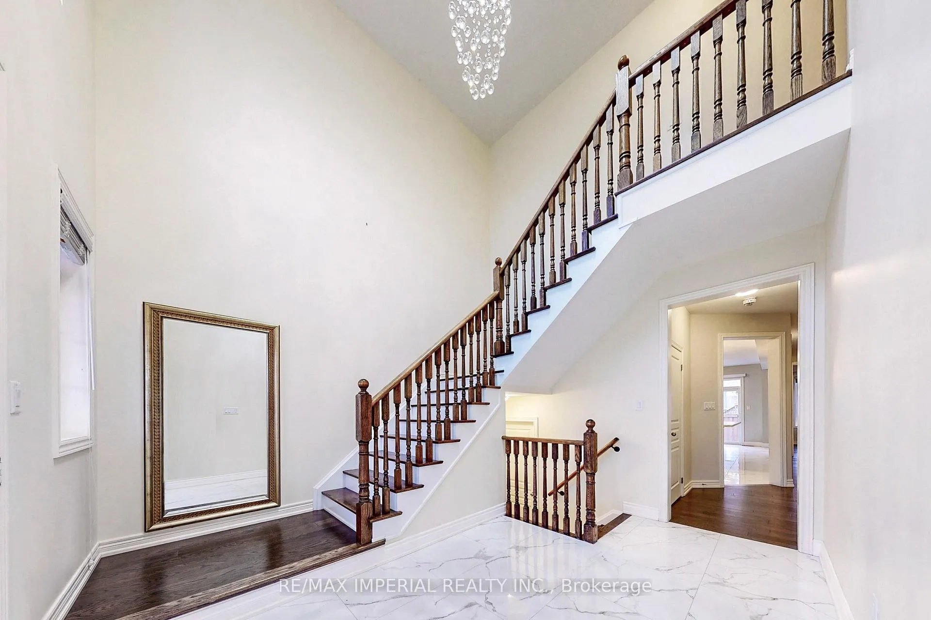 Photo 4 of 532 Barons Street, Vaughan, Kleinburg — HOMEH