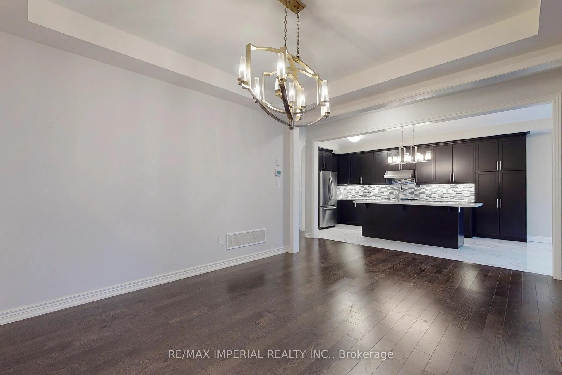 Photo 7 of 532 Barons Street, Vaughan, Kleinburg — HOMEH