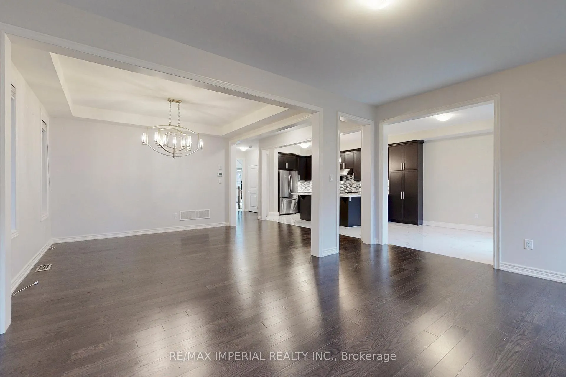 Photo 9 of 532 Barons Street, Vaughan, Kleinburg — HOMEH