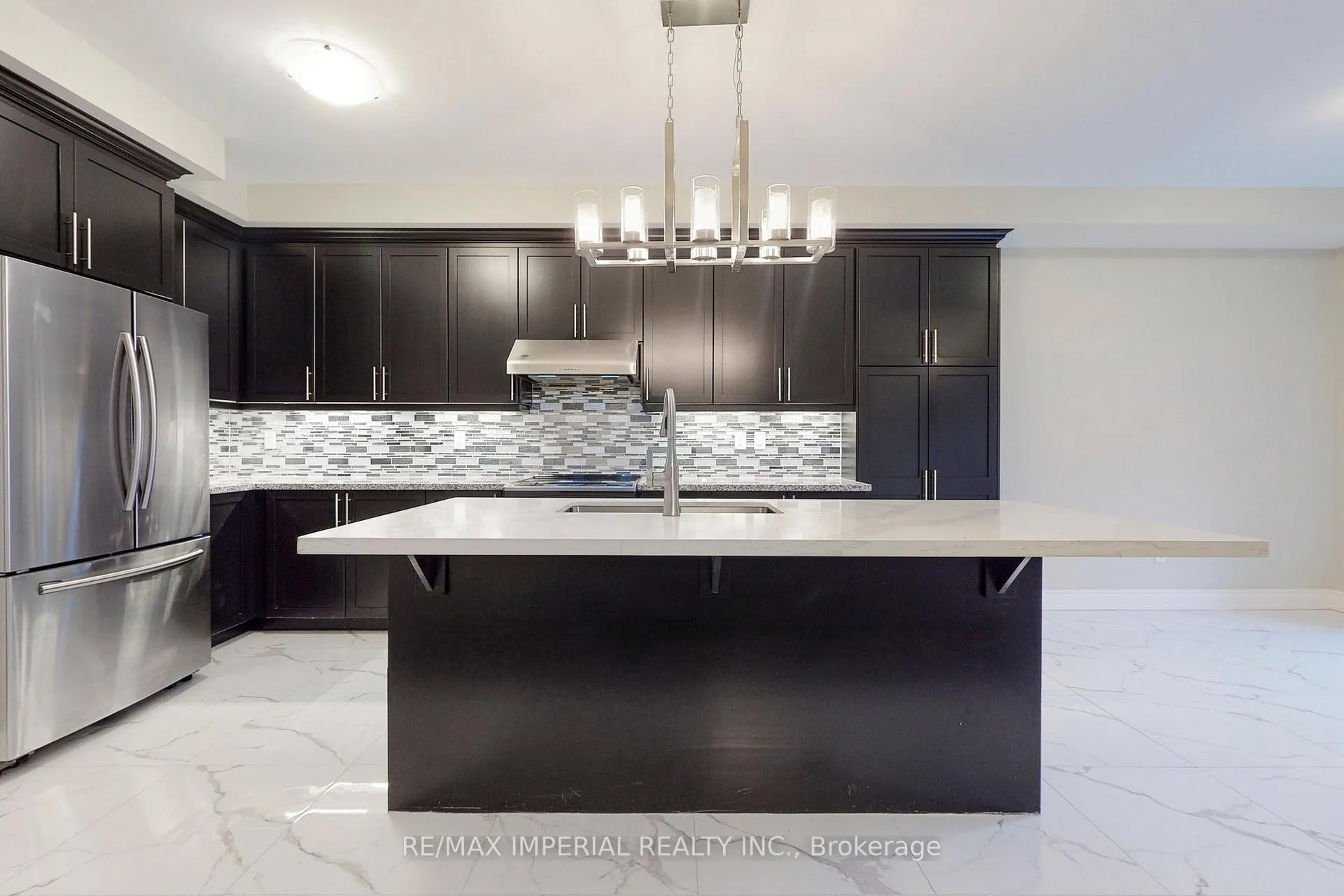 Photo 10 of 532 Barons Street, Vaughan, Kleinburg — HOMEH