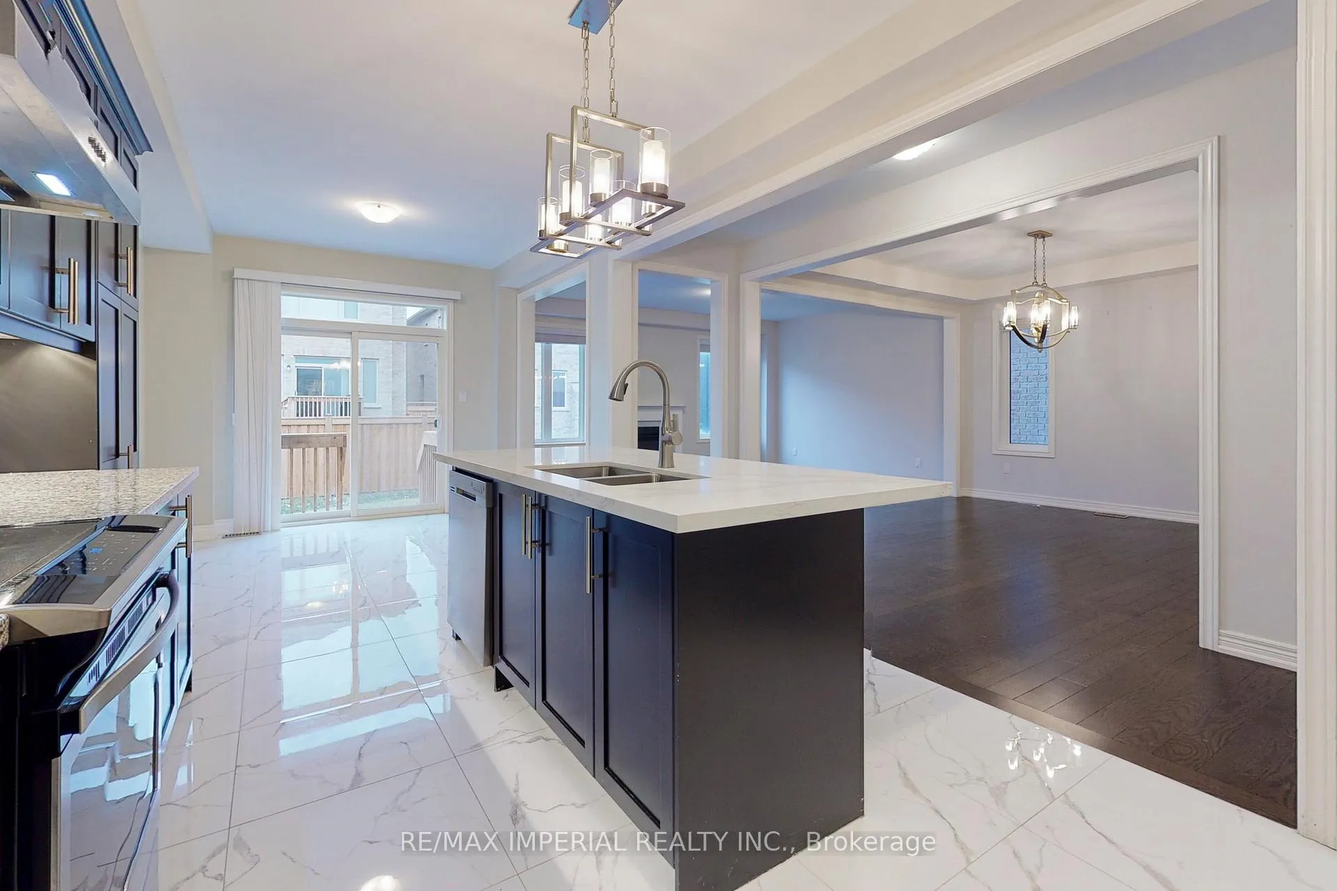 Photo 11 of 532 Barons Street, Vaughan, Kleinburg — HOMEH