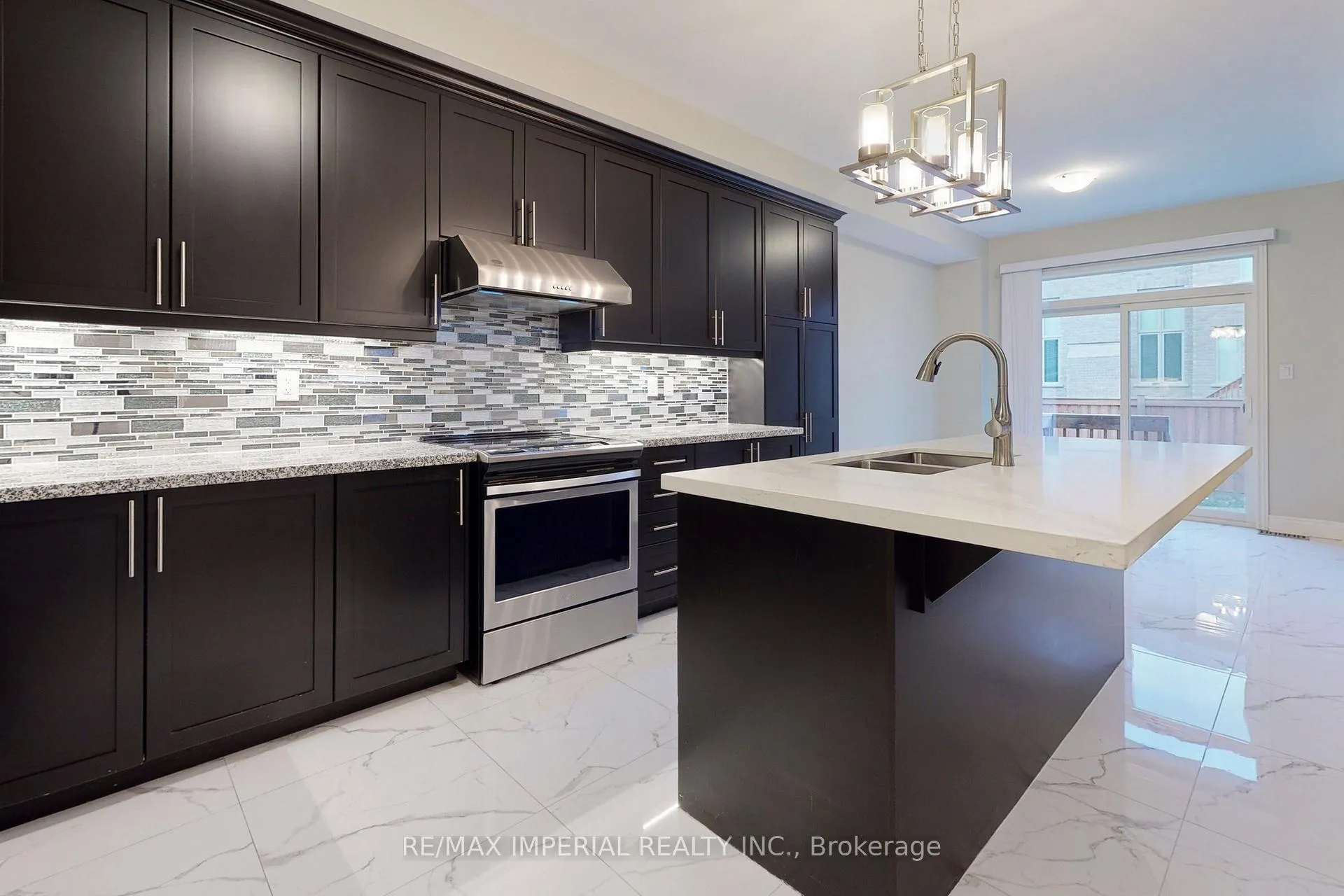 Photo 12 of 532 Barons Street, Vaughan, Kleinburg — HOMEH