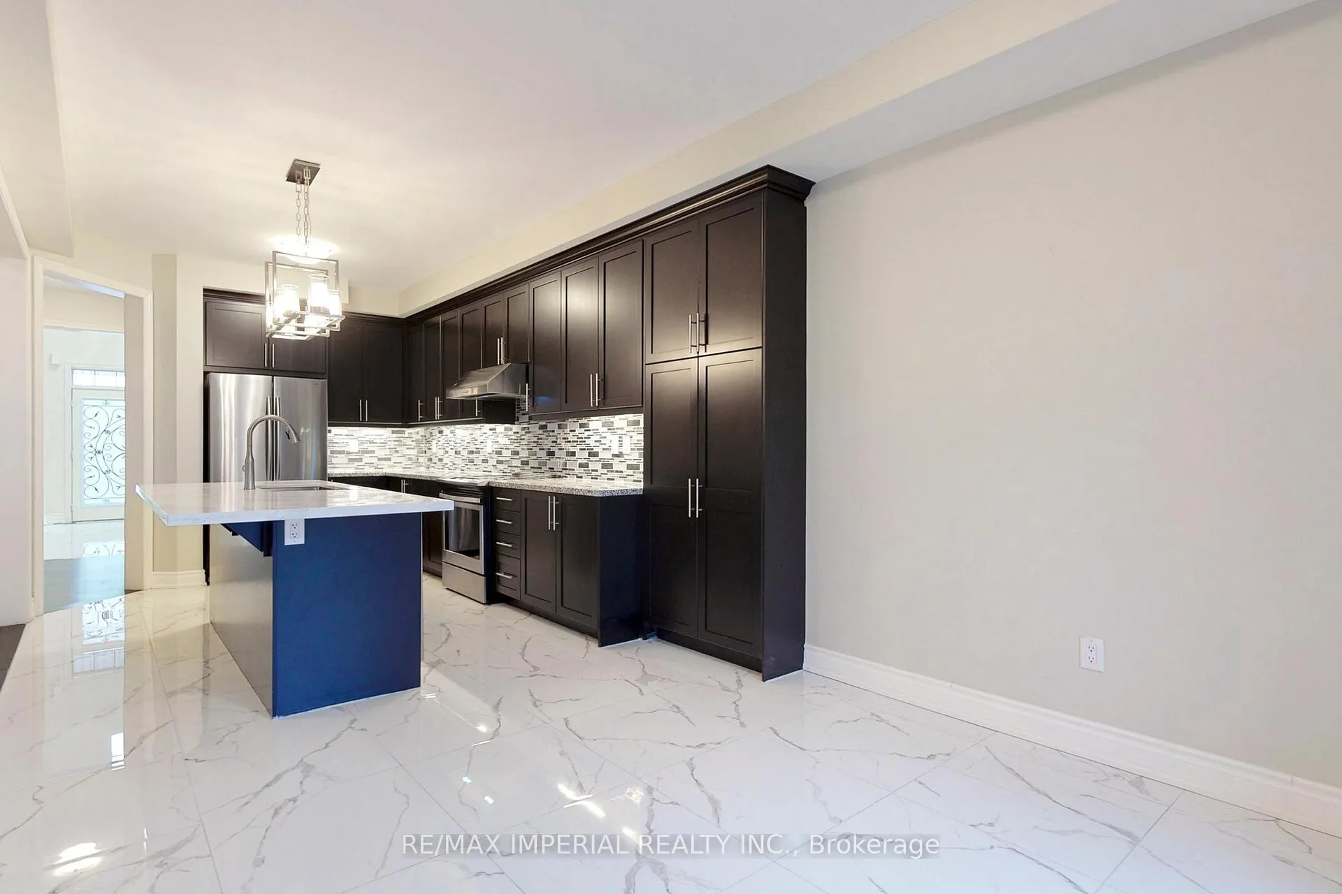 Photo 13 of 532 Barons Street, Vaughan, Kleinburg — HOMEH