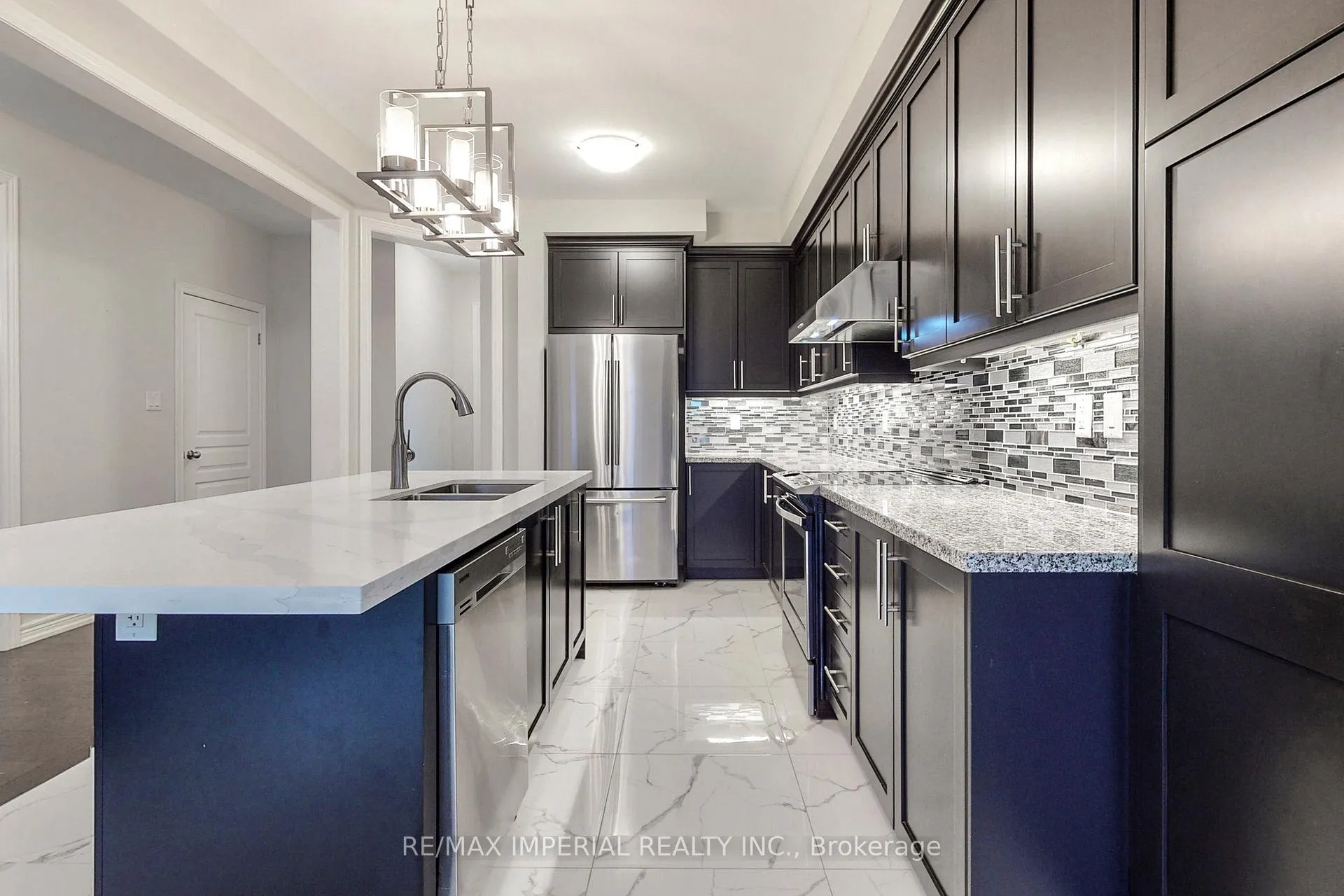 Photo 15 of 532 Barons Street, Vaughan, Kleinburg — HOMEH