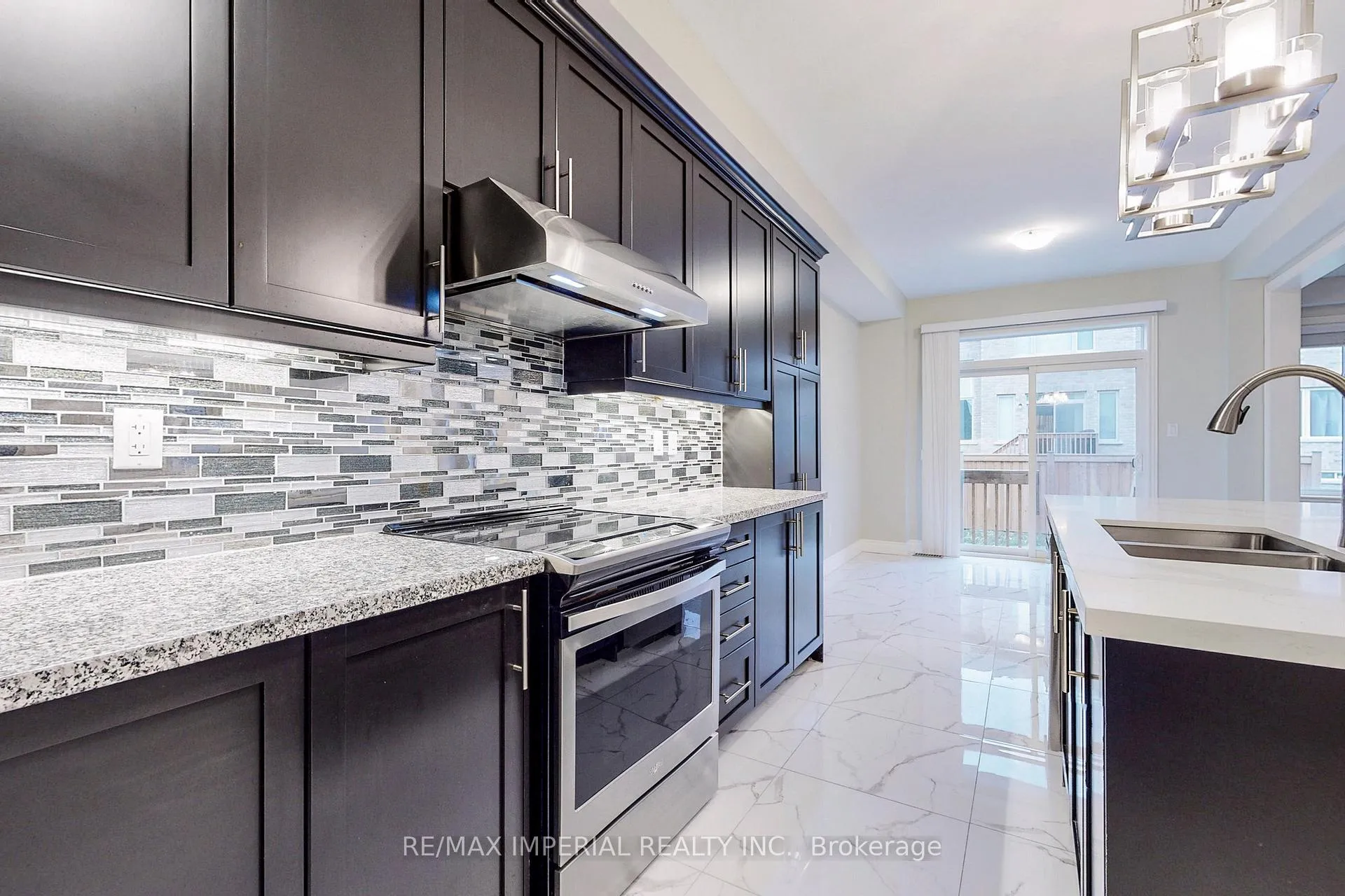 Photo 16 of 532 Barons Street, Vaughan, Kleinburg — HOMEH