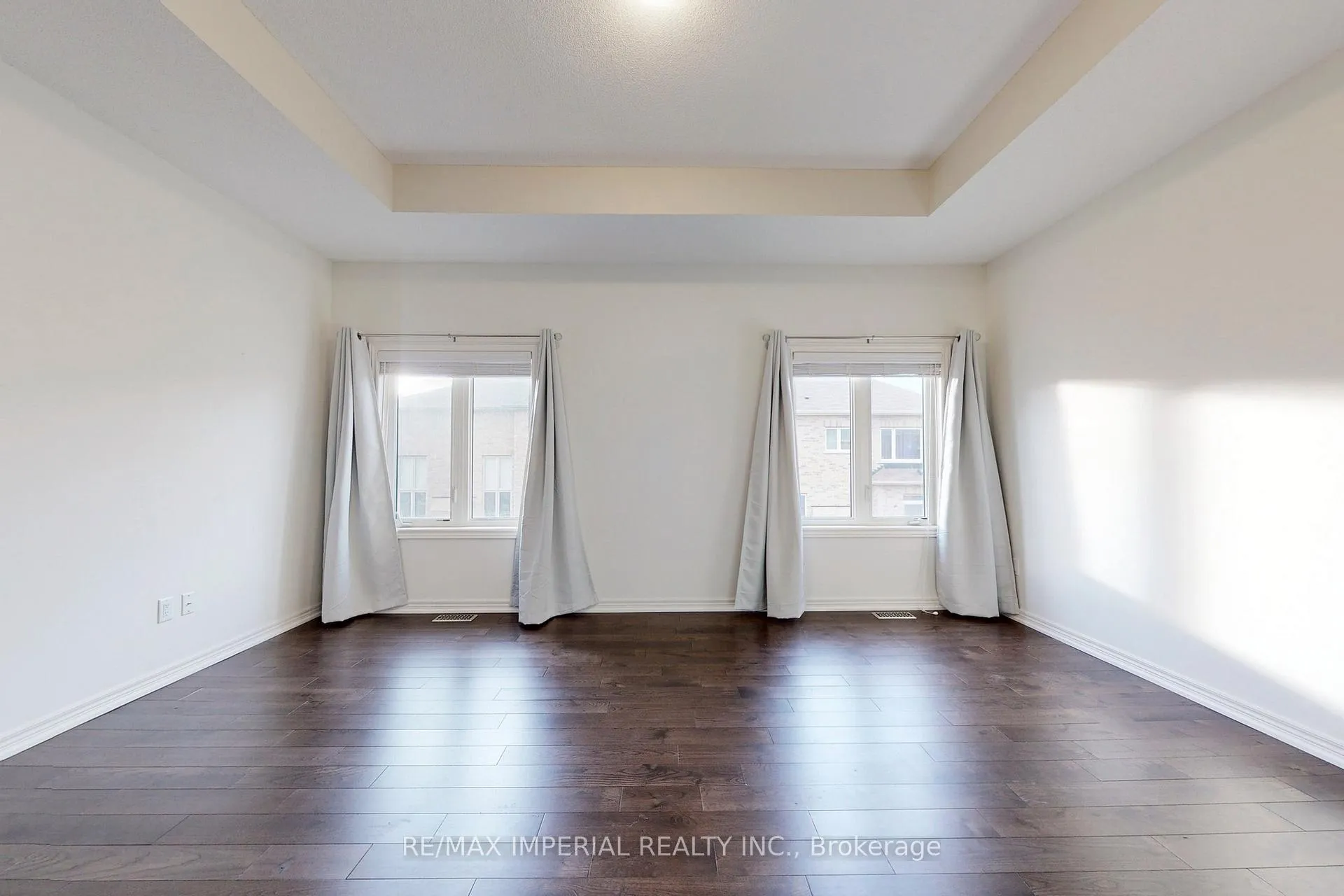 Photo 17 of 532 Barons Street, Vaughan, Kleinburg — HOMEH