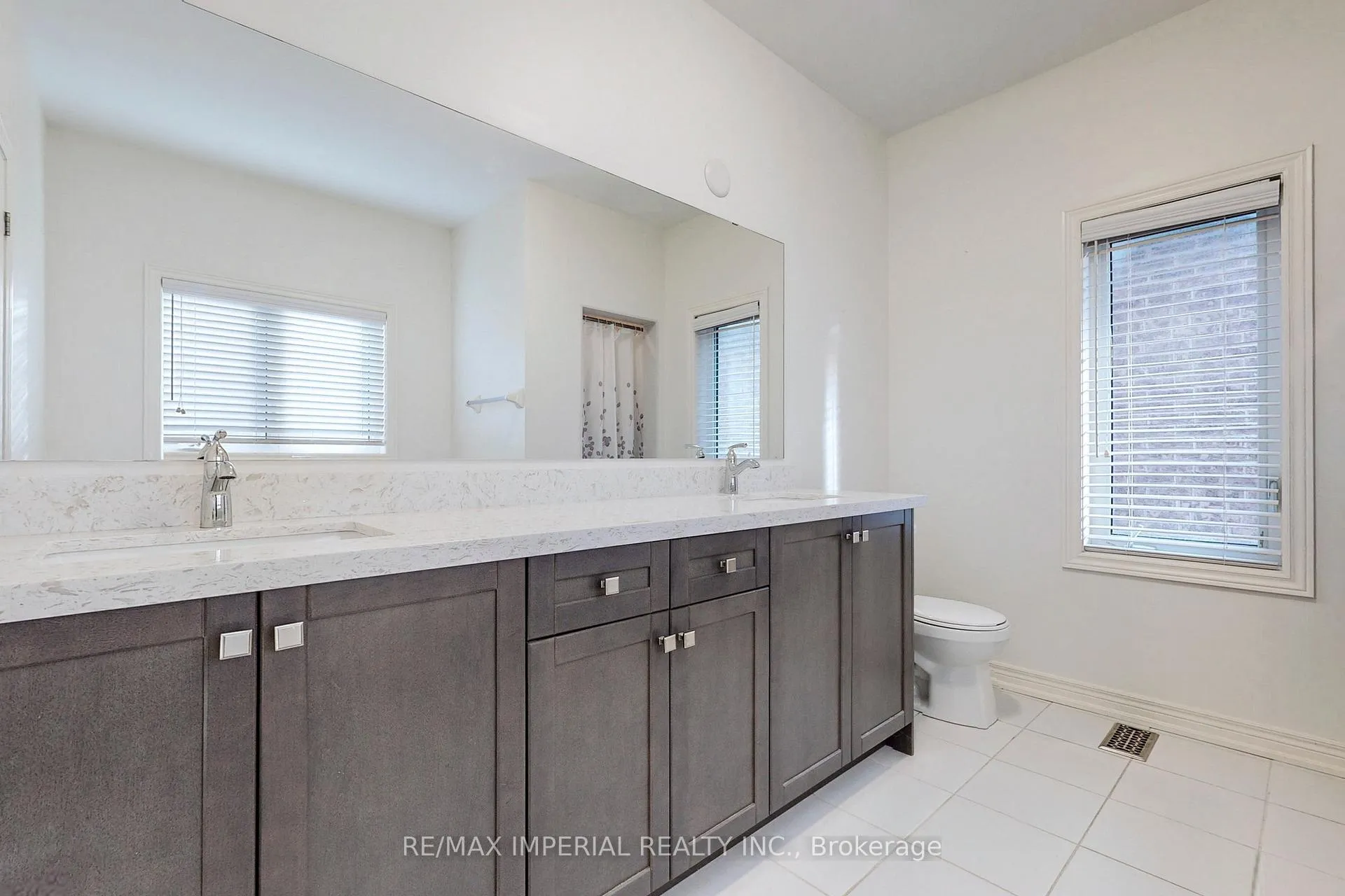 Photo 18 of 532 Barons Street, Vaughan, Kleinburg — HOMEH