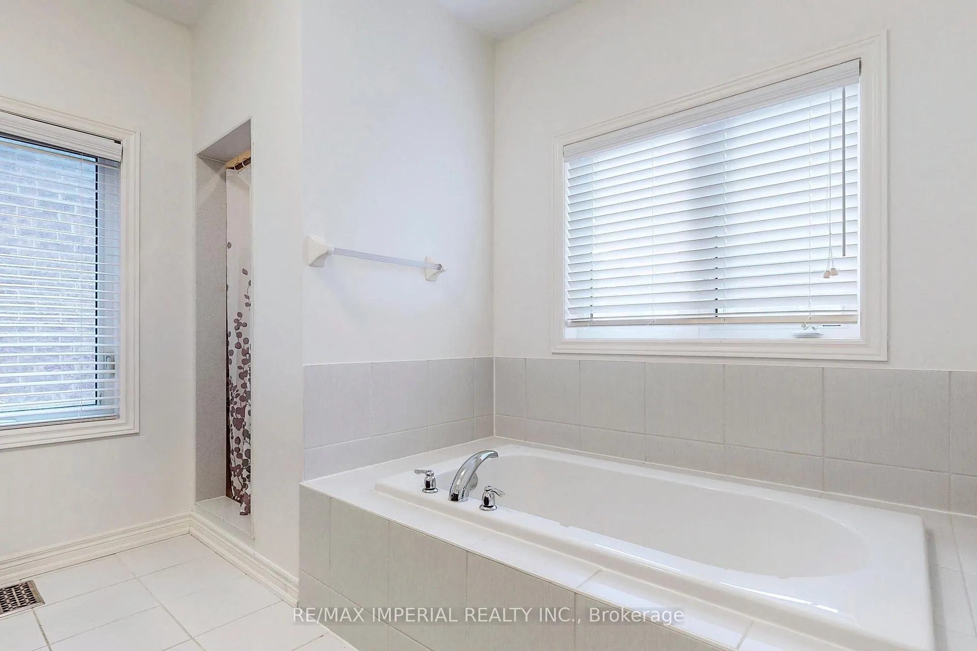Photo 19 of 532 Barons Street, Vaughan, Kleinburg — HOMEH