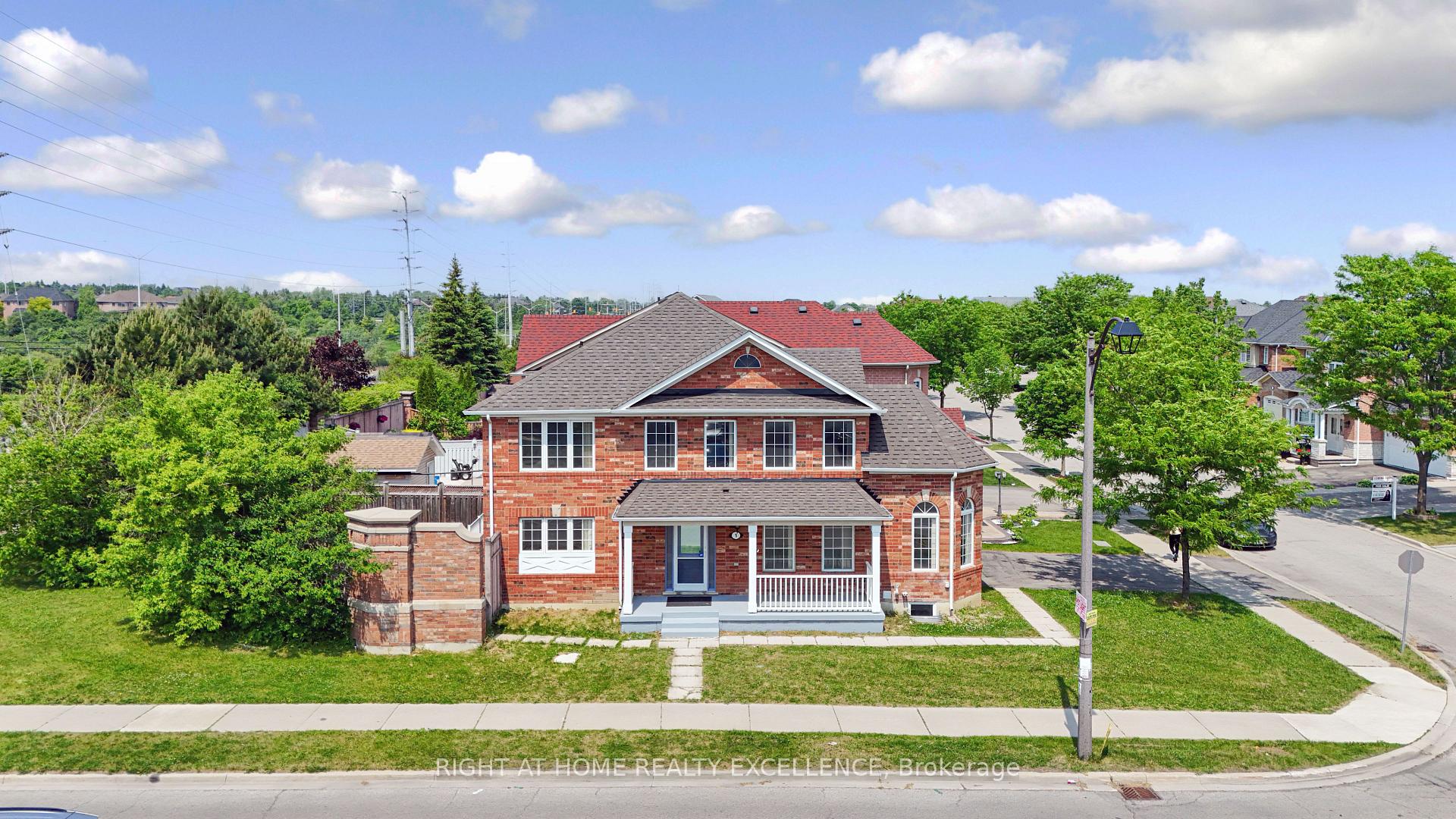 Photo 2 of 1 Bayridge Drive, Brampton, Vales of Castlemore — HOMEH