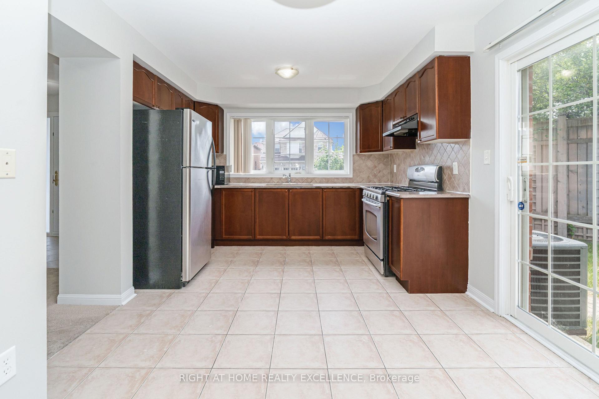 Photo 34 of 1 Bayridge Drive, Brampton, Vales of Castlemore — HOMEH