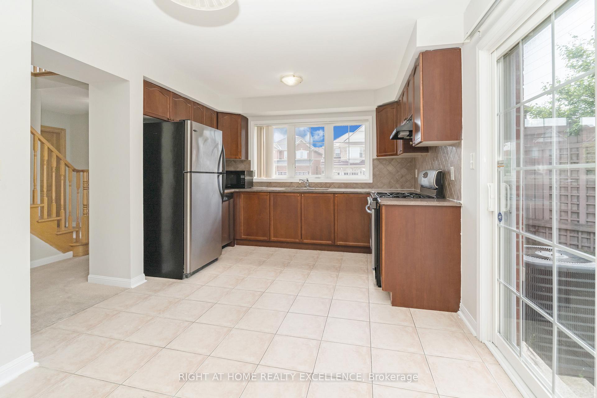 Photo 17 of 1 Bayridge Drive, Brampton, Vales of Castlemore — HOMEH