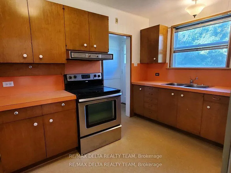 Photo 32 of 149 Pleasant Park Road, Ottawa, Faircrest Heights — HOMEH