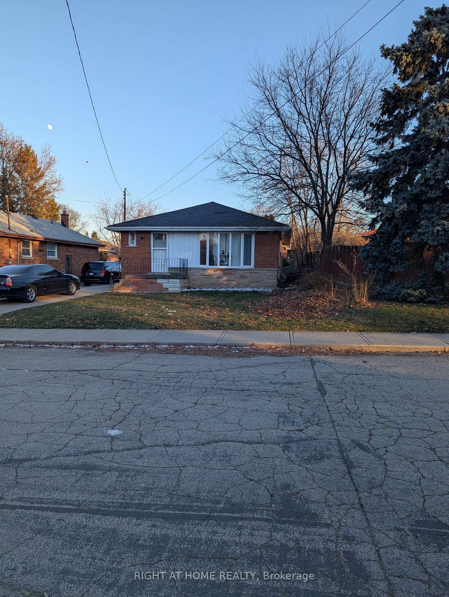 Photo 2 of 99 West 4th Street, Hamilton, Bonnington — HOMEH