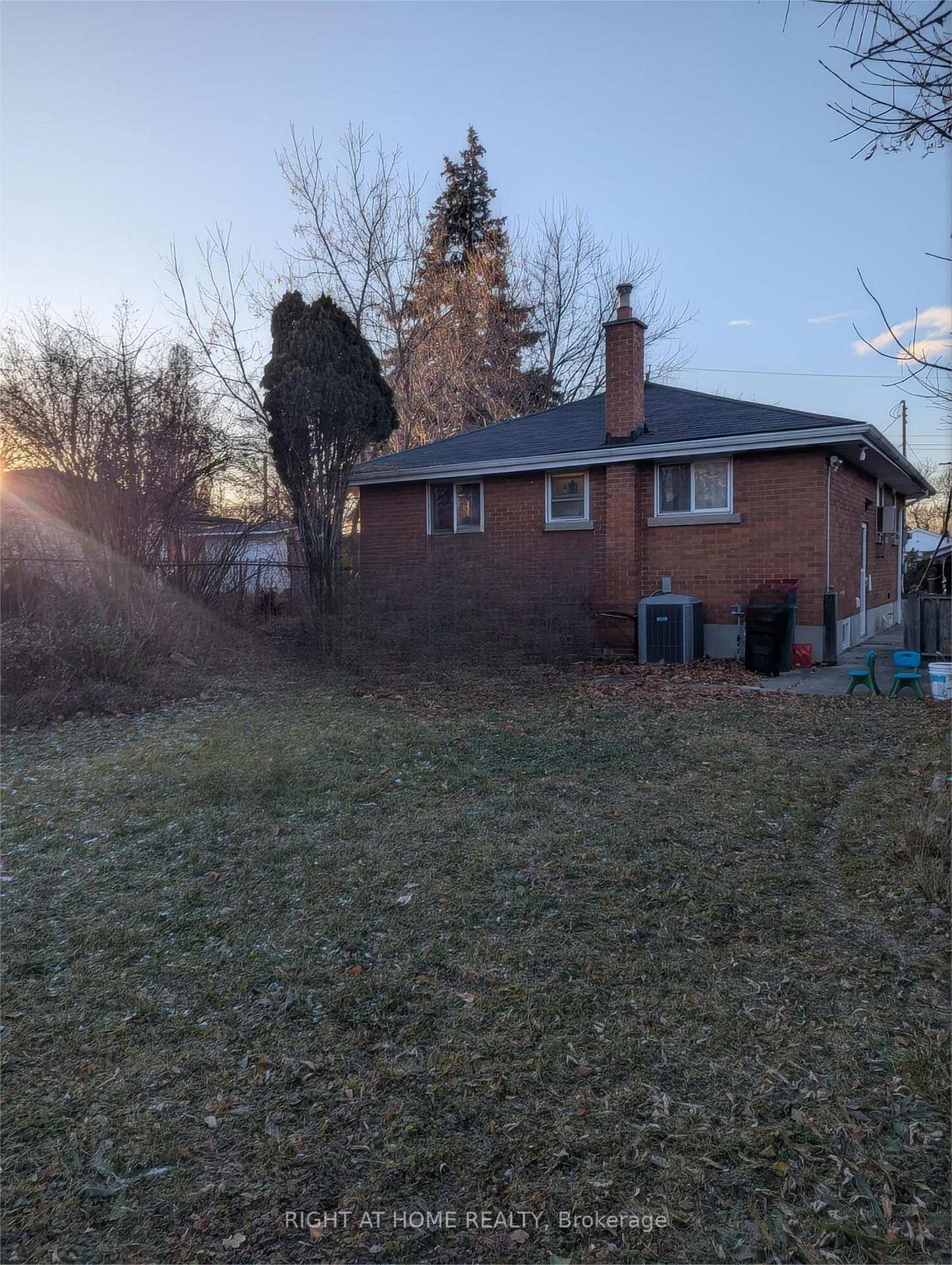 Photo 3 of 99 West 4th Street, Hamilton, Bonnington — HOMEH