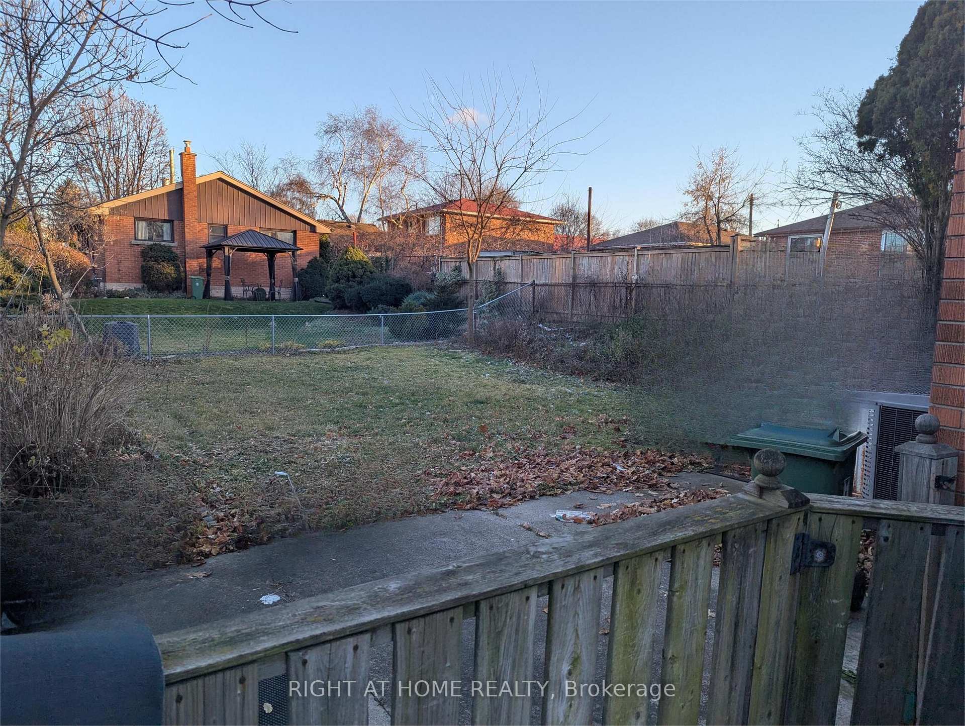 Photo 4 of 99 West 4th Street, Hamilton, Bonnington — HOMEH