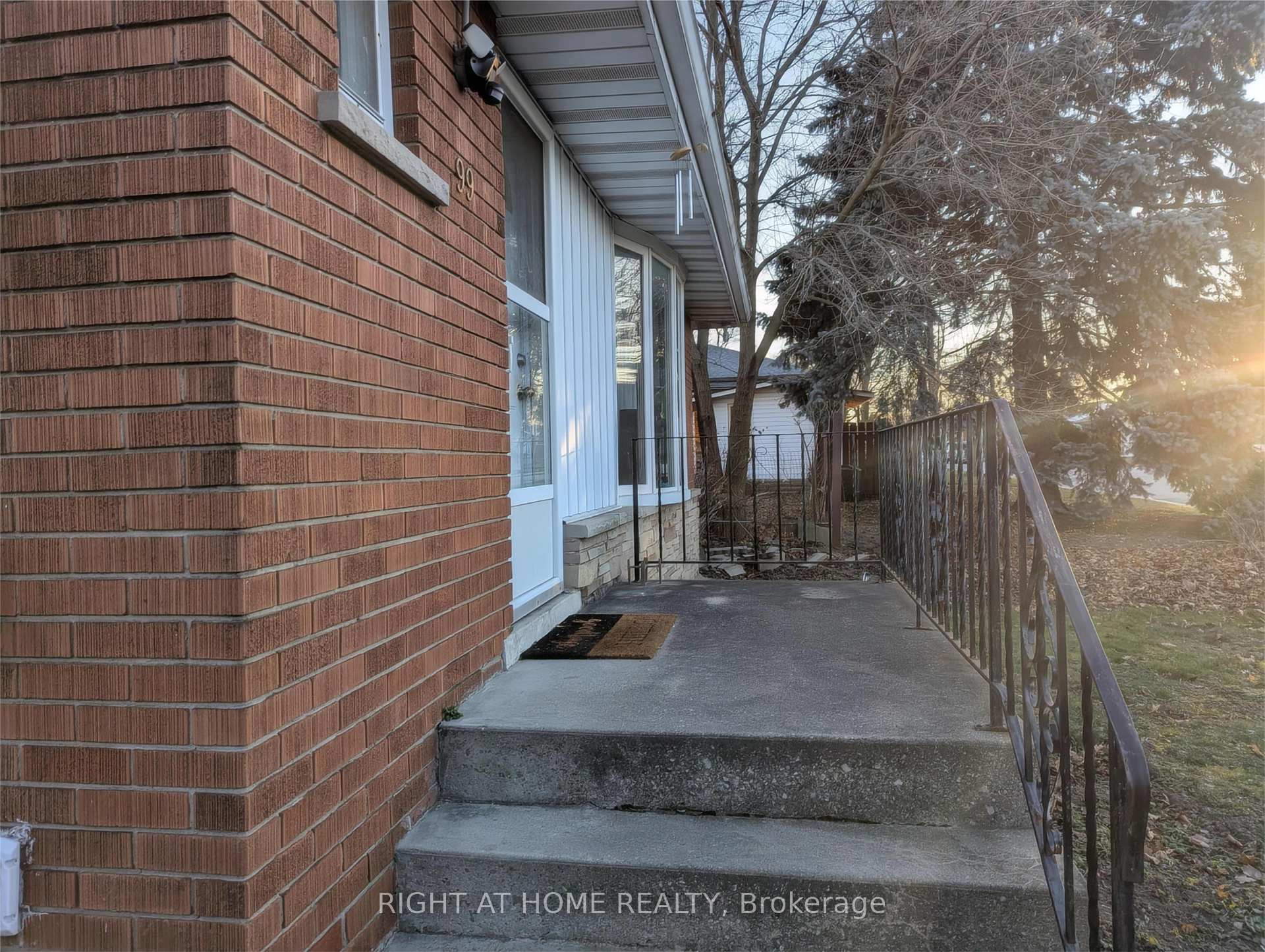 Photo 5 of 99 West 4th Street, Hamilton, Bonnington — HOMEH