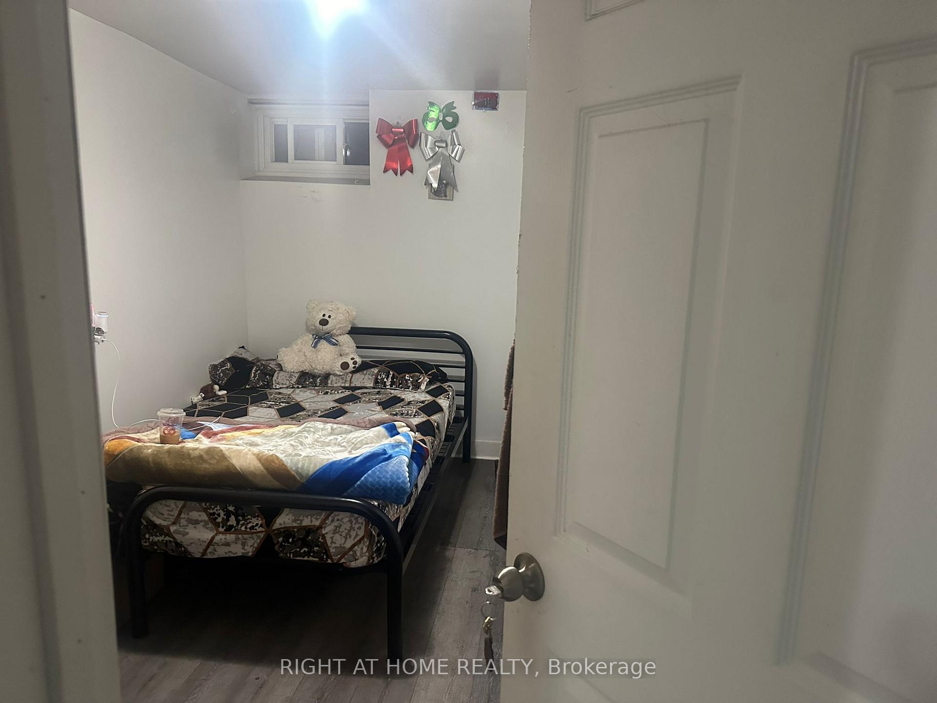 Photo 12 of 99 West 4th Street, Hamilton, Bonnington — HOMEH