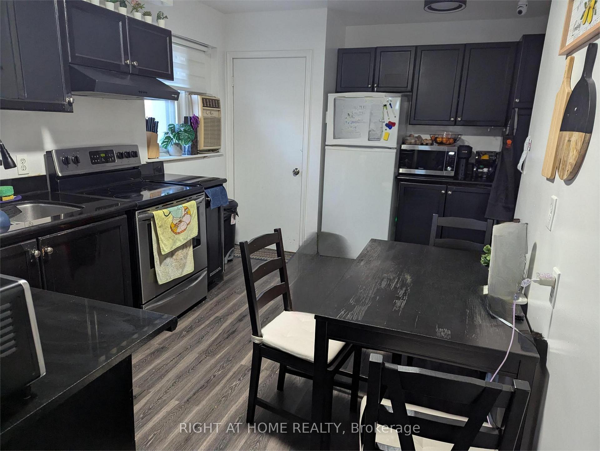 Photo 13 of 99 West 4th Street, Hamilton, Bonnington — HOMEH