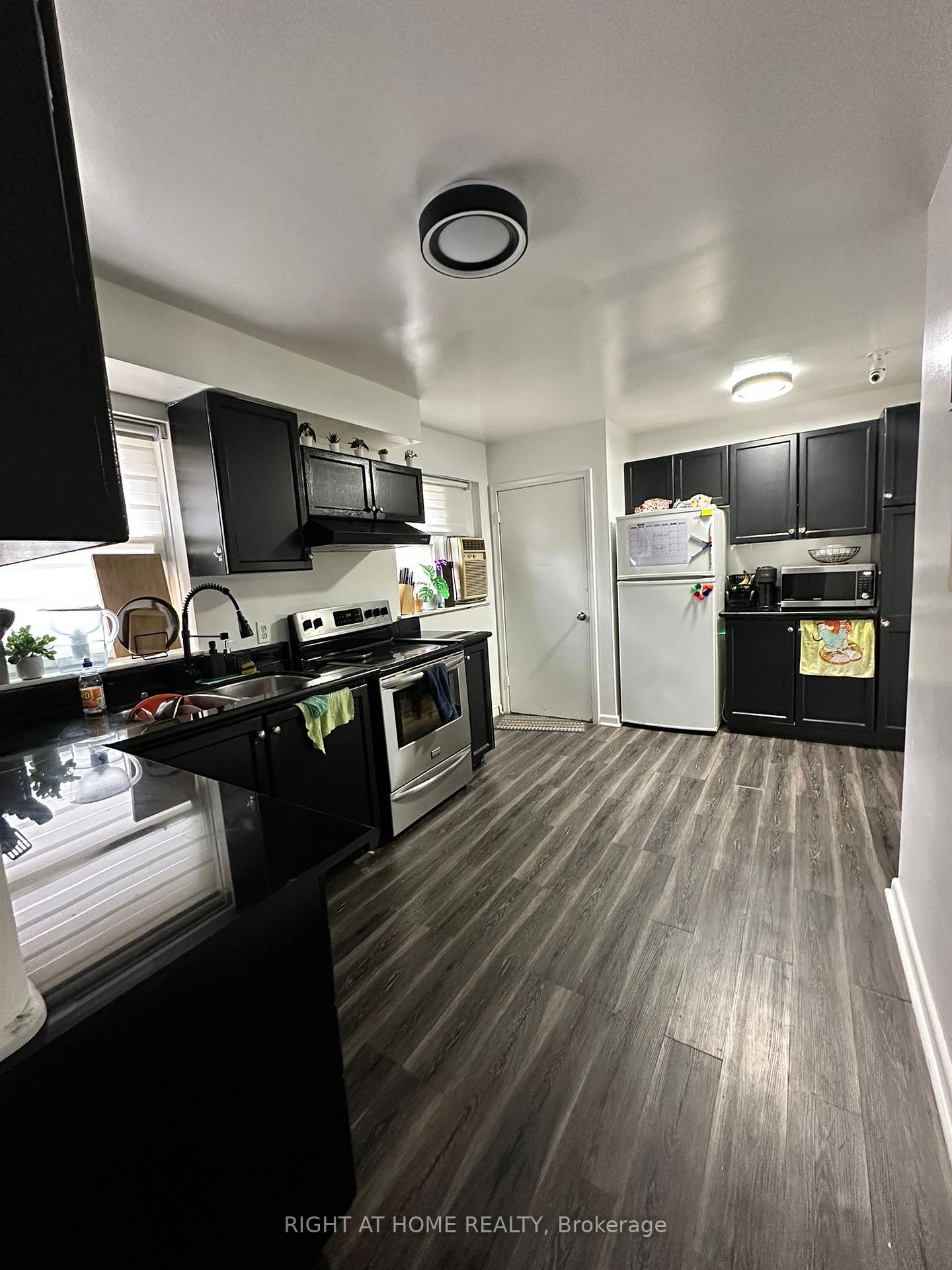Photo 16 of 99 West 4th Street, Hamilton, Bonnington — HOMEH