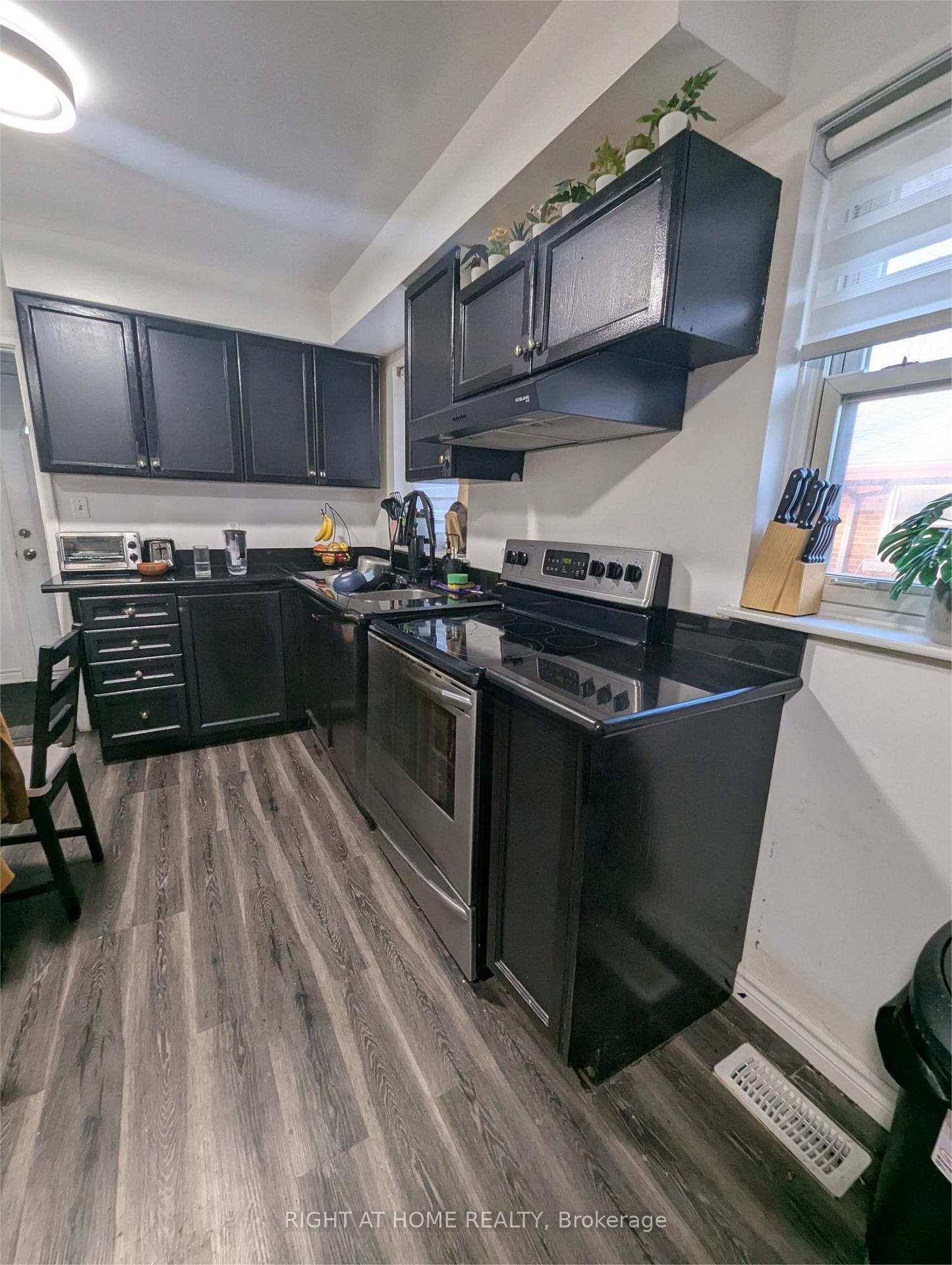 Photo 18 of 99 West 4th Street, Hamilton, Bonnington — HOMEH