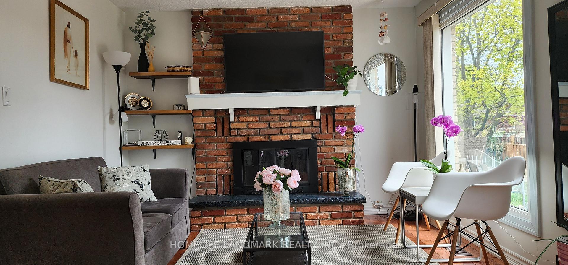 Photo 2 of 11 Andrea Road, Ajax, South East — HOMEH