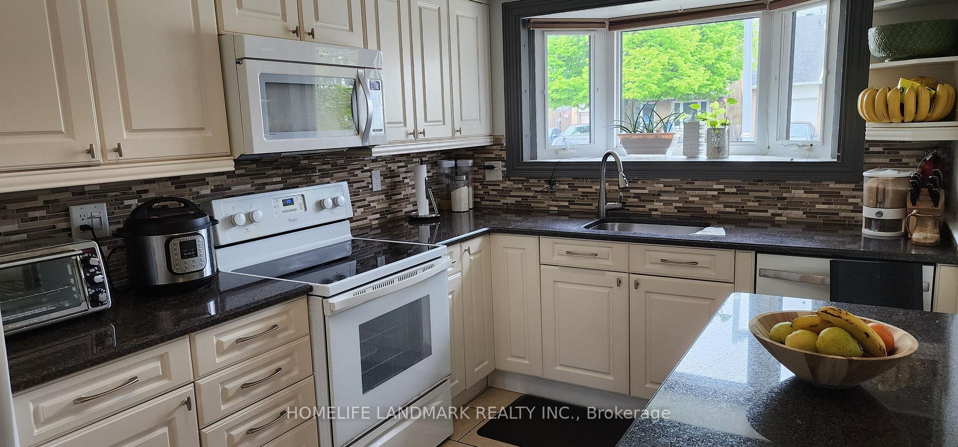 Photo 6 of 11 Andrea Road, Ajax, South East — HOMEH